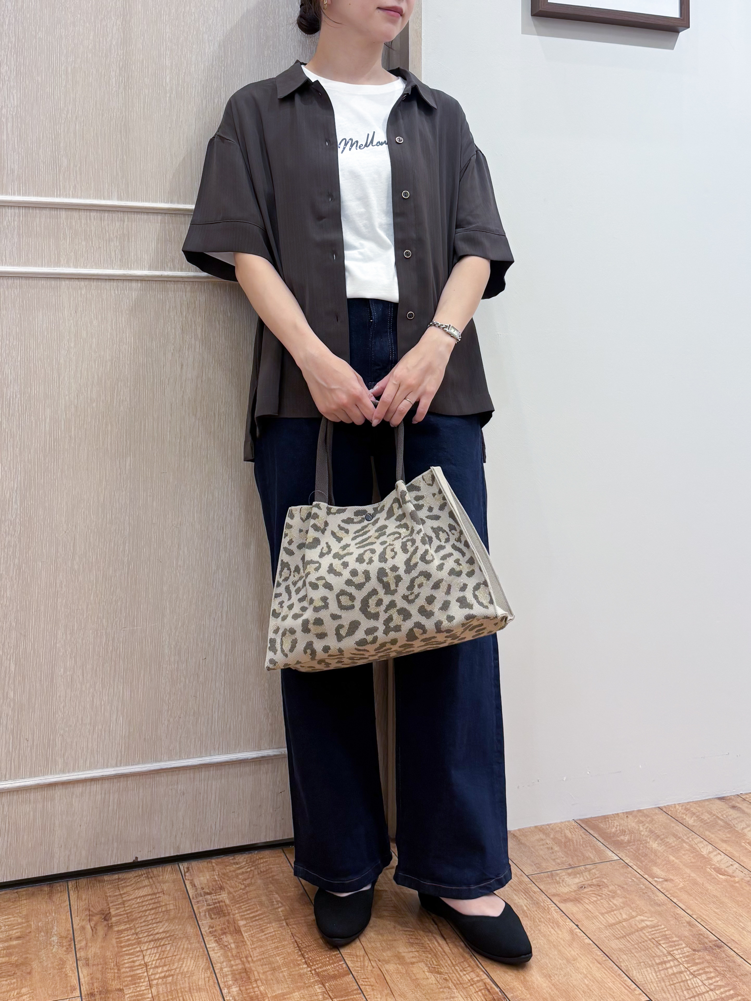 なみさんの「SHOO･LA･RUE｜【通気性〇/UV/S-LL】洗濯後しわになりにくい とろみストライプシャツ」を使ったコーディネート