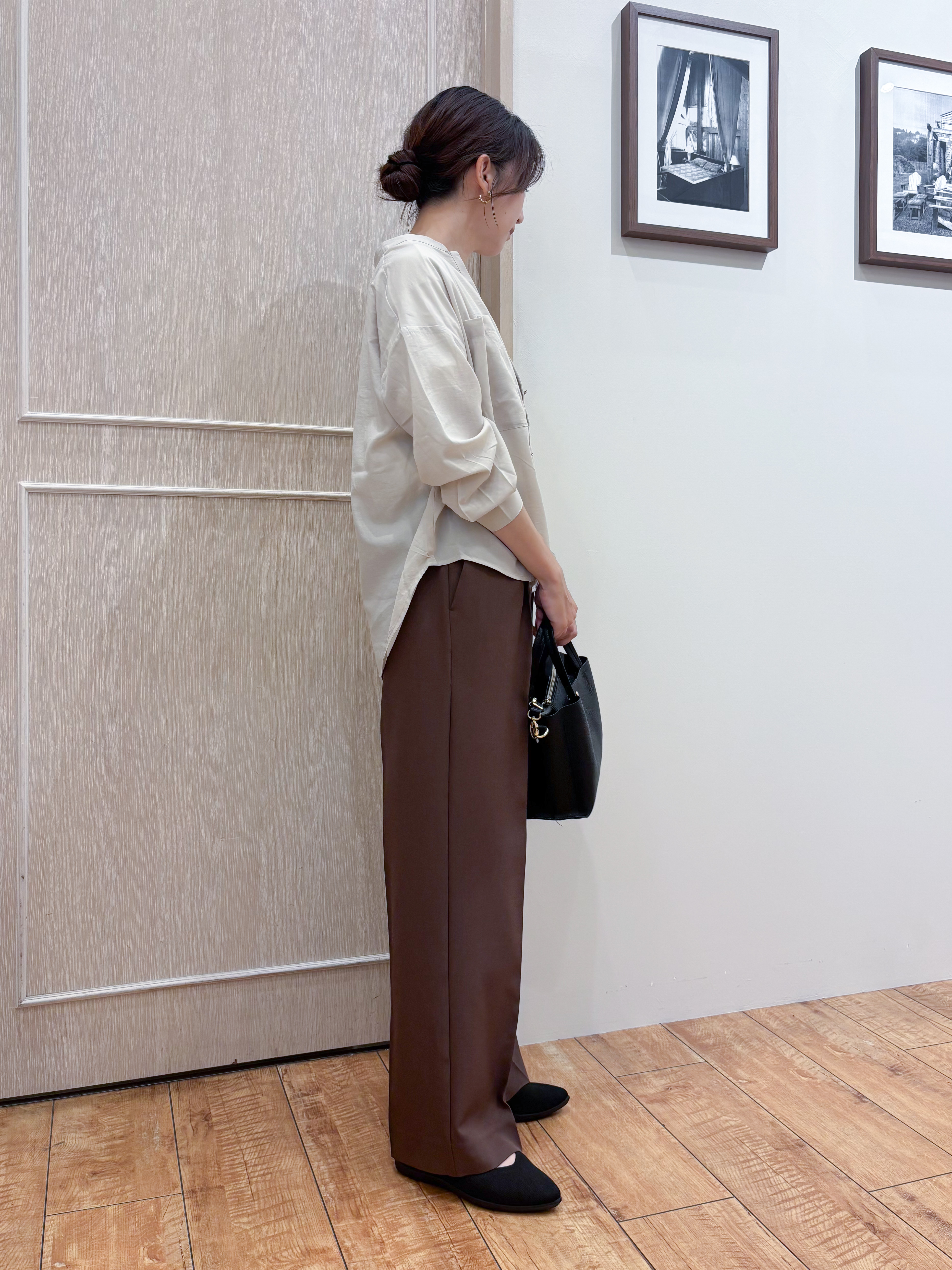 なみさんの「SHOO･LA･RUE｜【洗濯後しわになりにくい/S-LL】こなれ見え ゆるっと キーネック金ボタンポケットシャツ」を使ったコーディネート