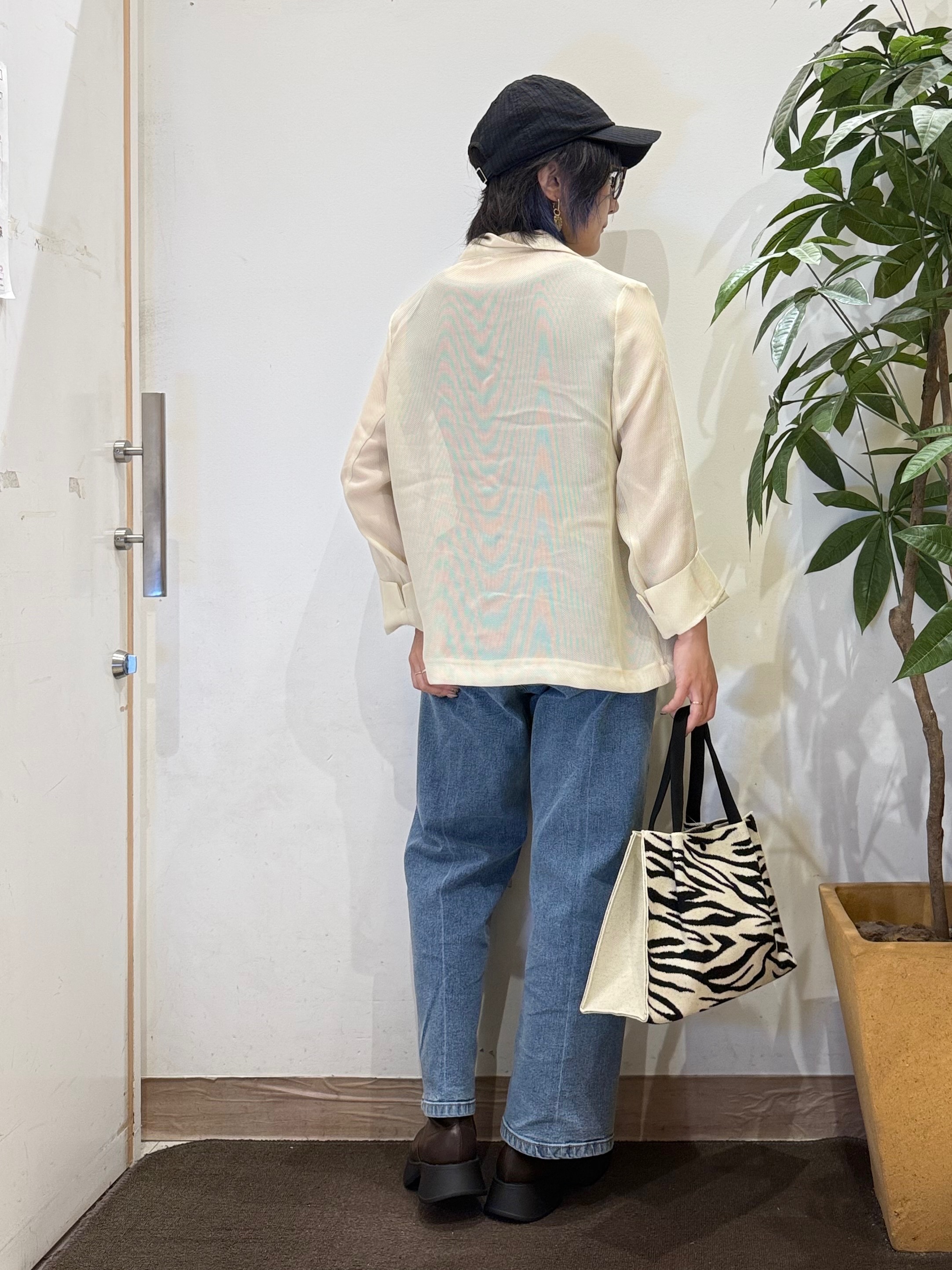 misakiさんの「SHOO･LA･RUE｜【通気性〇/セットアップ可/S-LL/洗濯機可】紫外線対策にも メッシュテーラードジャケット」を使ったコーディネート