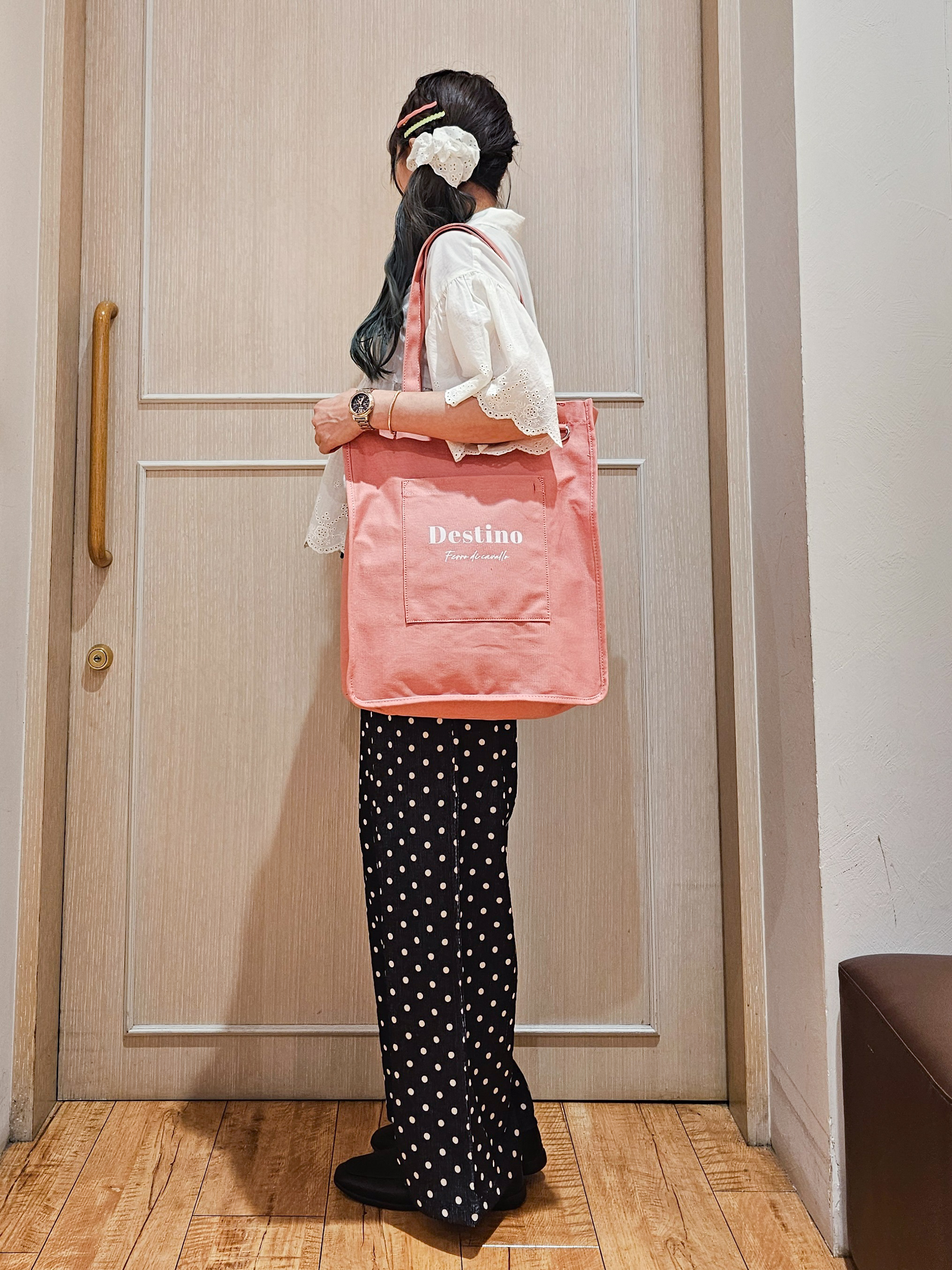 ゆゆさんの「SHOO･LA･RUE｜【洗濯機可/綿100％/体型カバー】刺繍レースがこなれ見え 二の腕が隠せる ペプラムブラウス」を使ったコーディネート