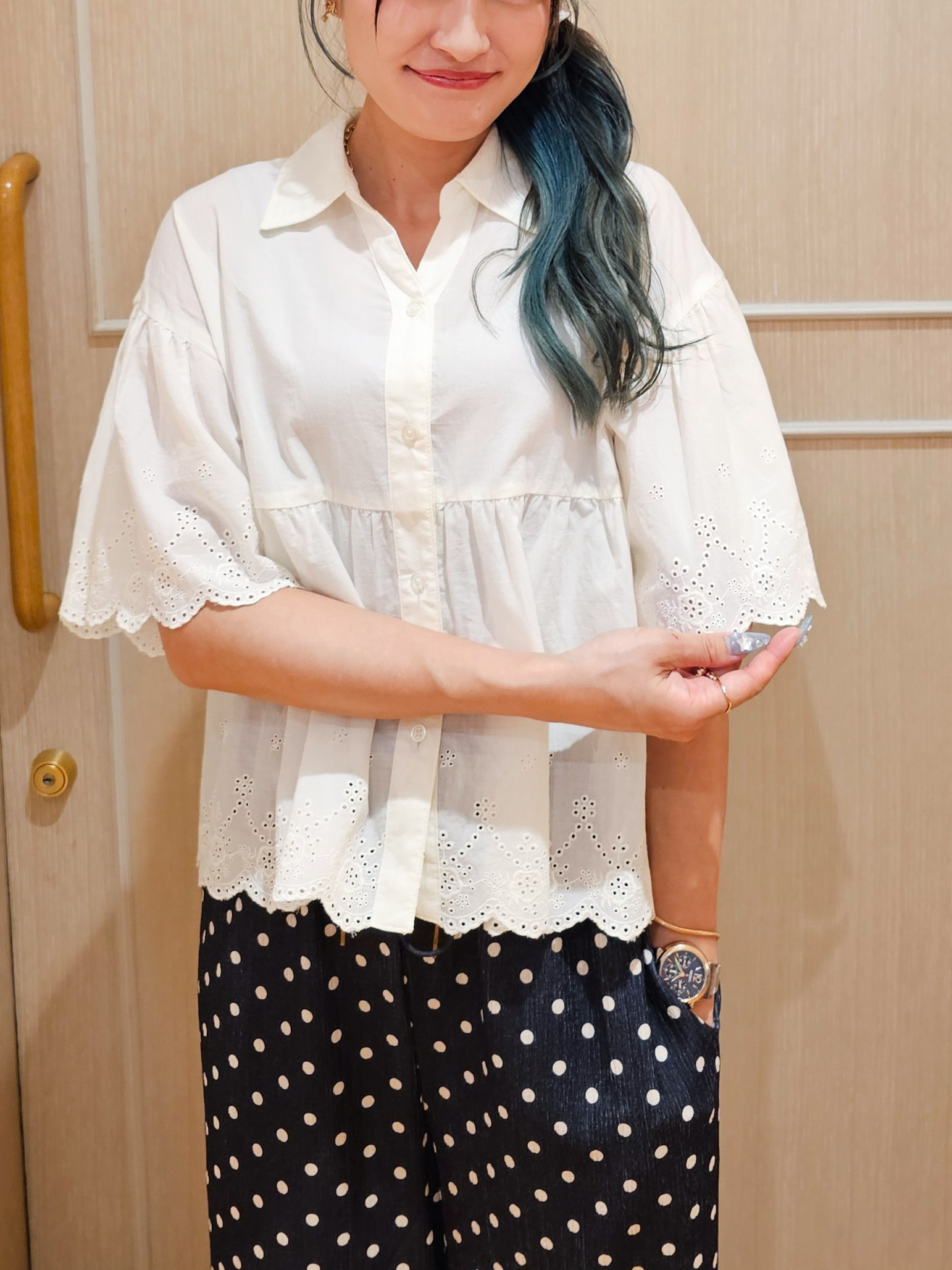ゆゆさんの「SHOO･LA･RUE｜【洗濯機可/綿100％/体型カバー】刺繍レースがこなれ見え 二の腕が隠せる ペプラムブラウス」を使ったコーディネート