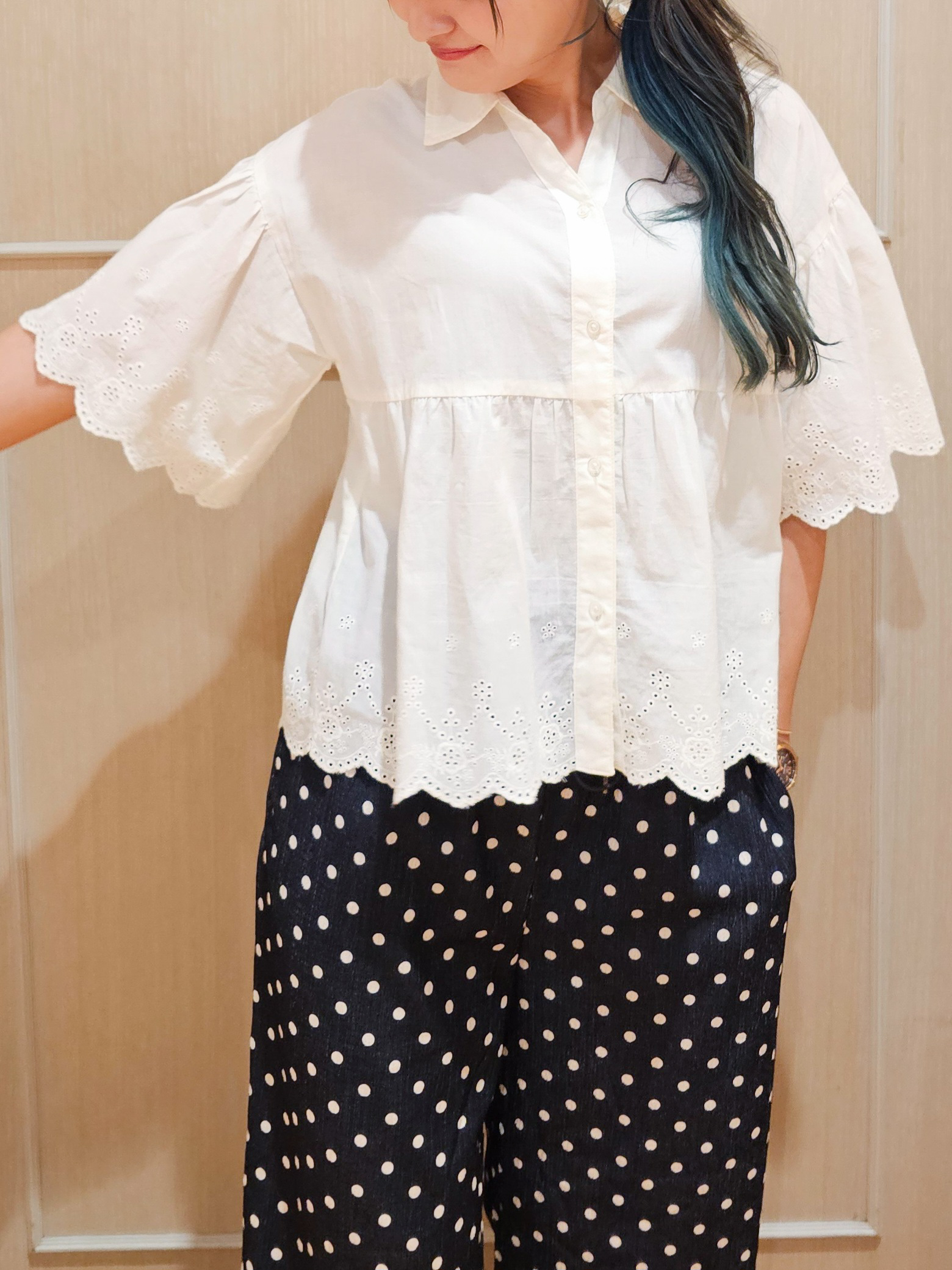 ゆゆさんの「SHOO･LA･RUE｜【洗濯機可/綿100％/体型カバー】刺繍レースがこなれ見え 二の腕が隠せる ペプラムブラウス」を使ったコーディネート