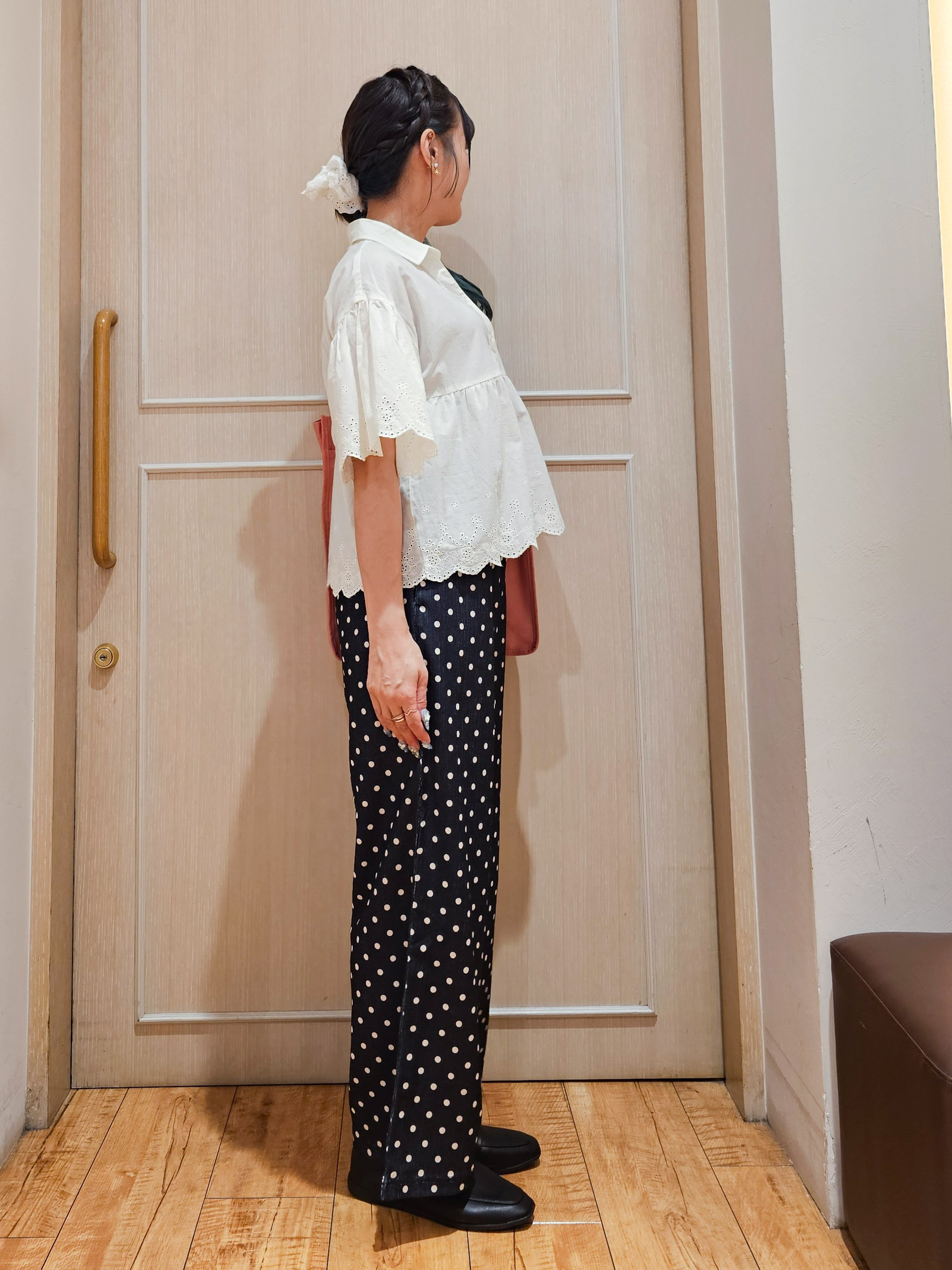 ゆゆさんの「SHOO･LA･RUE｜【洗濯機可/綿100％/体型カバー】刺繍レースがこなれ見え 二の腕が隠せる ペプラムブラウス」を使ったコーディネート