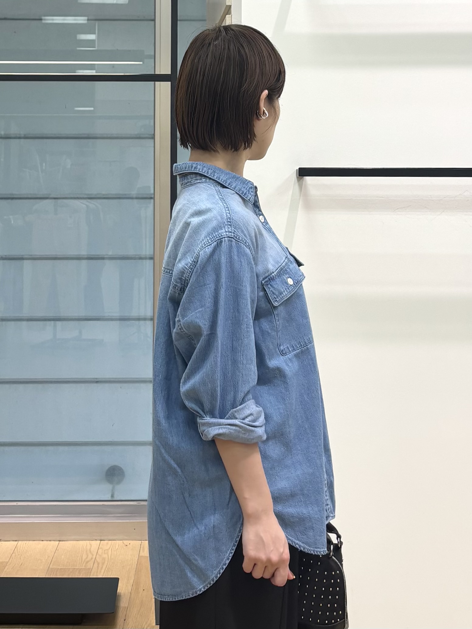 asamiさんの「INDIVI｜【洗える／体型カバー】ライトデニム ワークシャツ」を使ったコーディネート