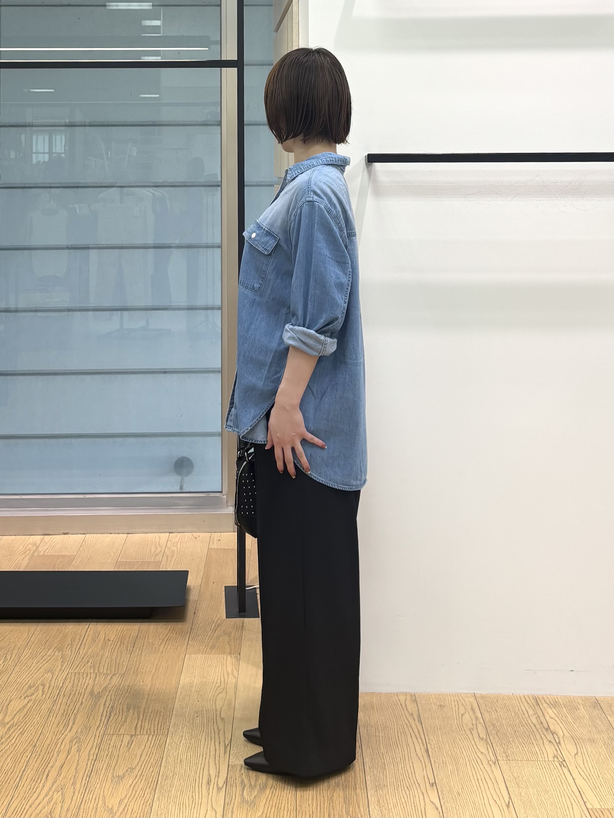 asamiさんの「INDIVI｜【洗える／体型カバー】ライトデニム ワークシャツ」を使ったコーディネート