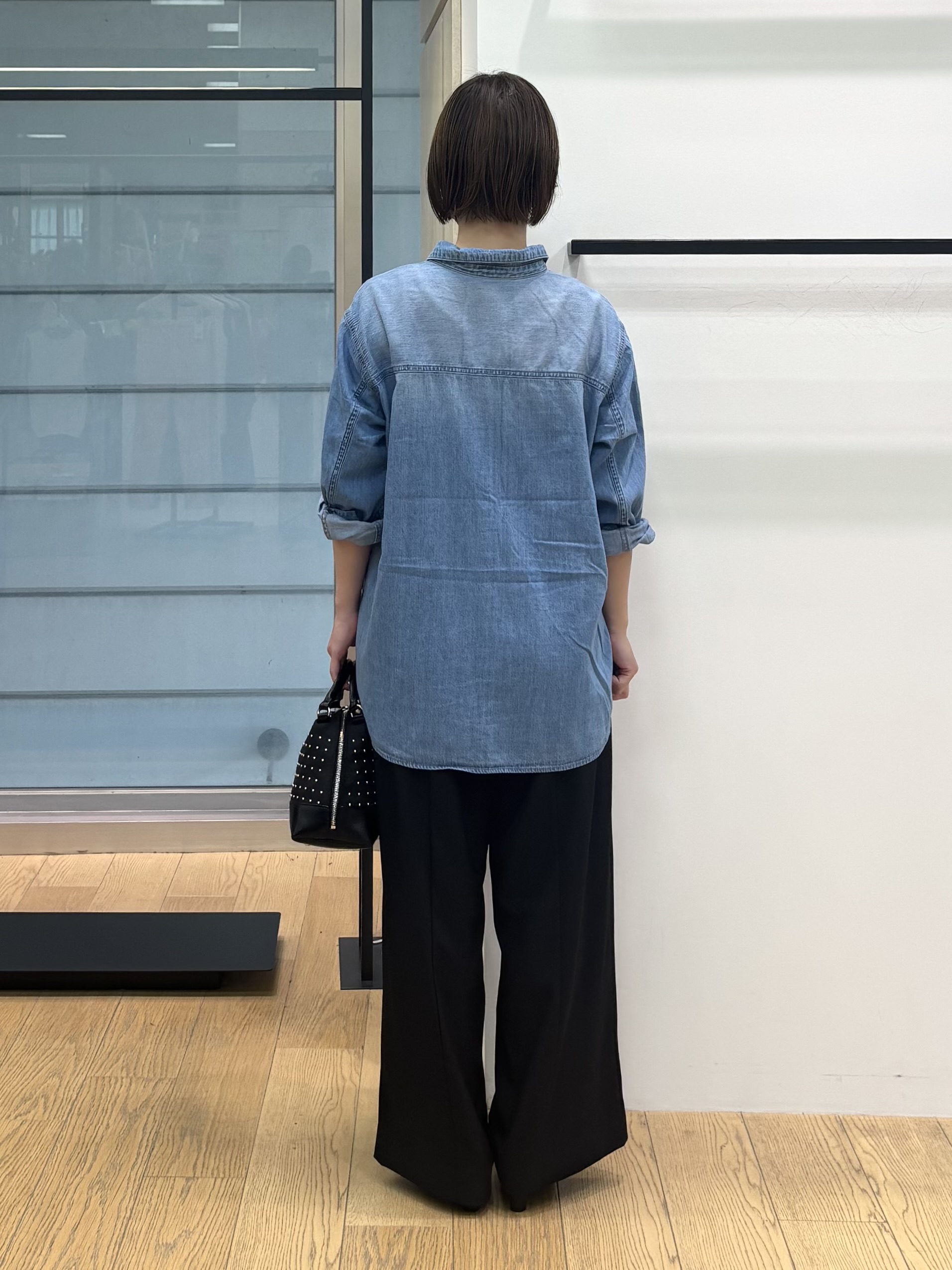 asamiさんの「INDIVI｜【洗える／体型カバー】ライトデニム ワークシャツ」を使ったコーディネート