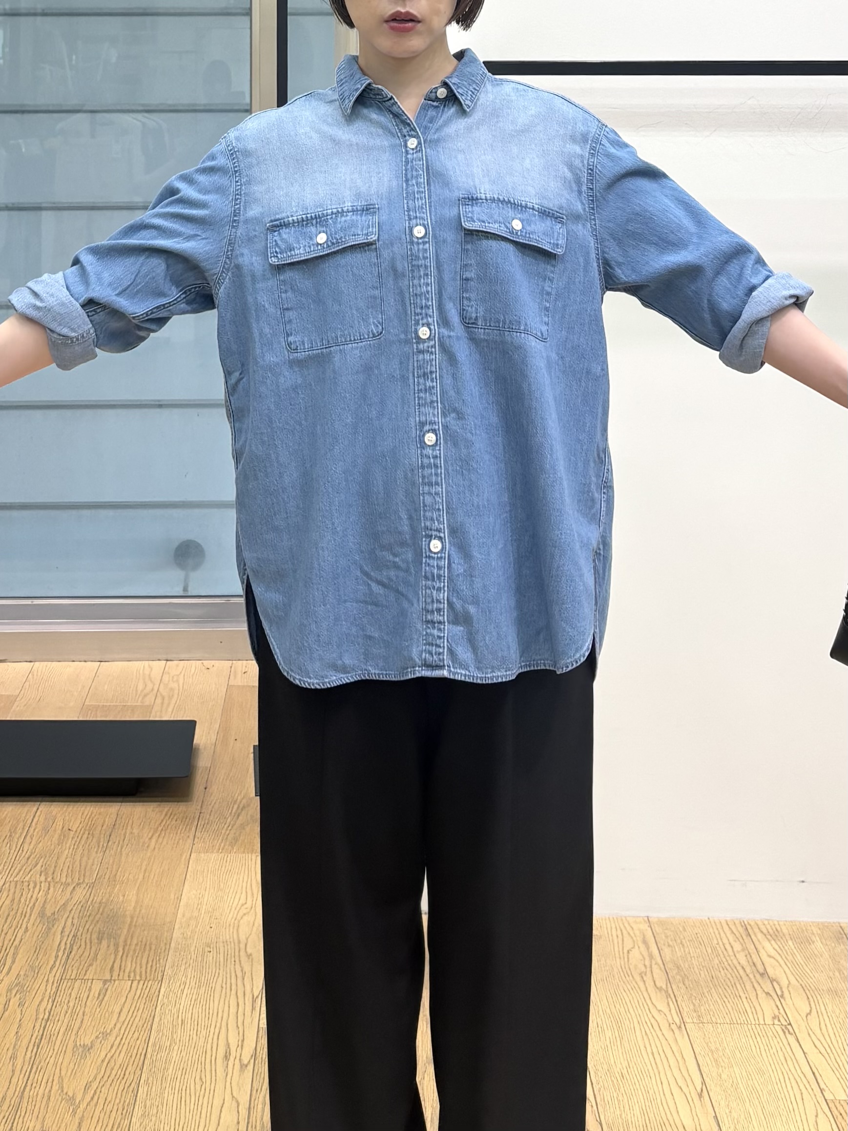asamiさんの「INDIVI｜【洗える／体型カバー】ライトデニム ワークシャツ」を使ったコーディネート