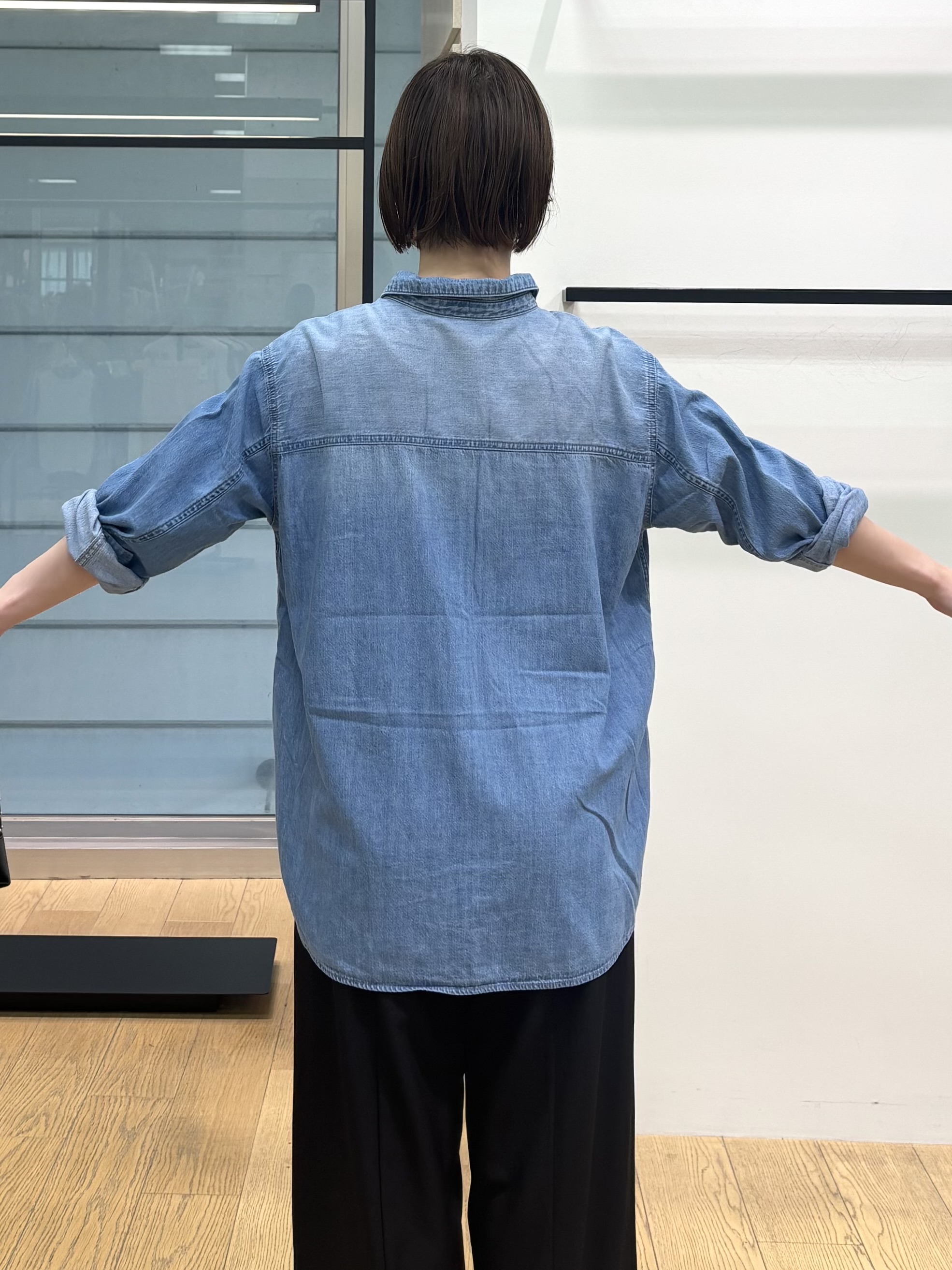 asamiさんの「INDIVI｜【洗える／体型カバー】ライトデニム ワークシャツ」を使ったコーディネート