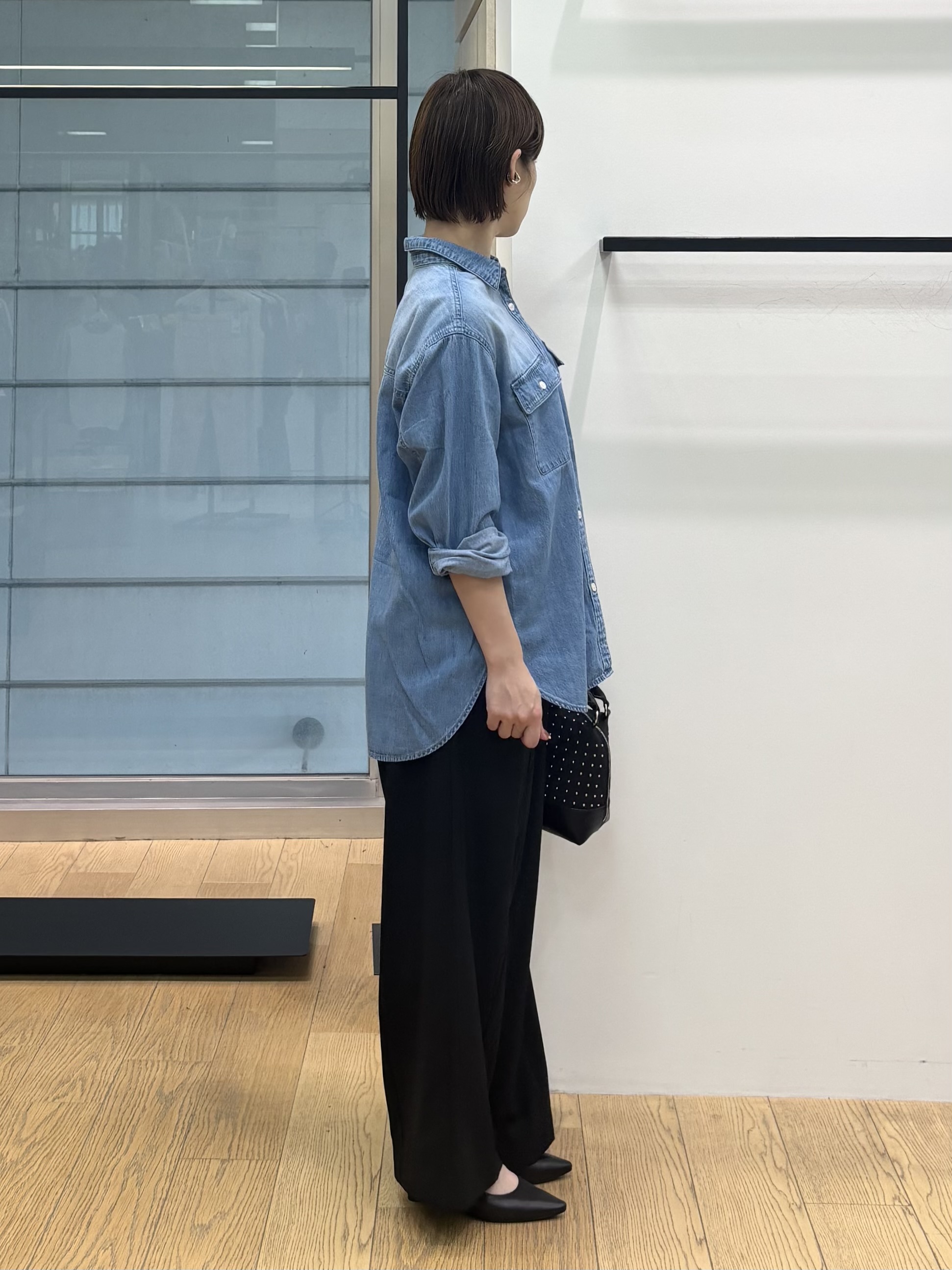 asamiさんの「INDIVI｜【洗える／体型カバー】ライトデニム ワークシャツ」を使ったコーディネート