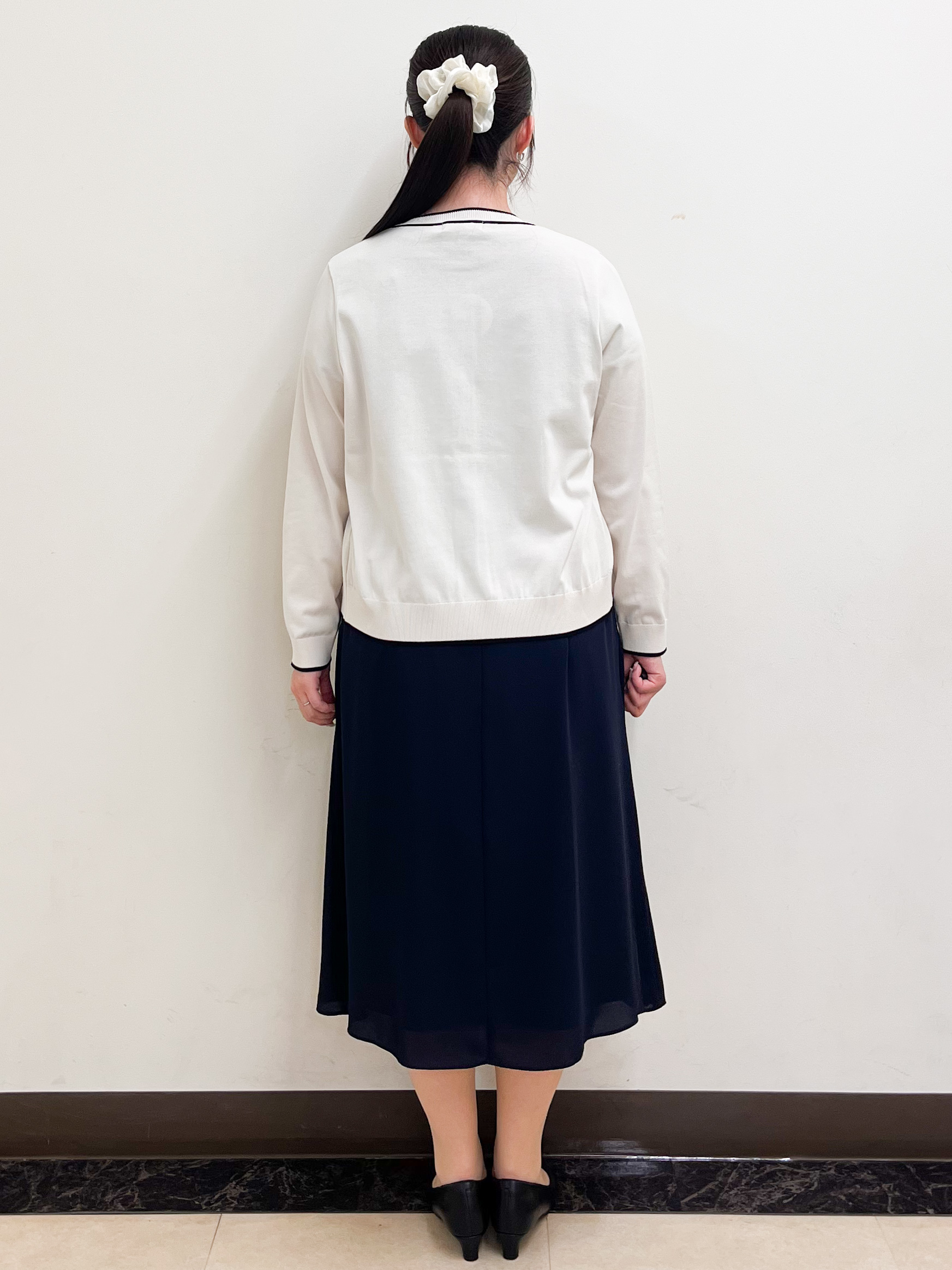 mikikoさんの「Reflect｜【UVカット／アンサンブル／手洗い可】バイカラーニットカーディガン」を使ったコーディネート