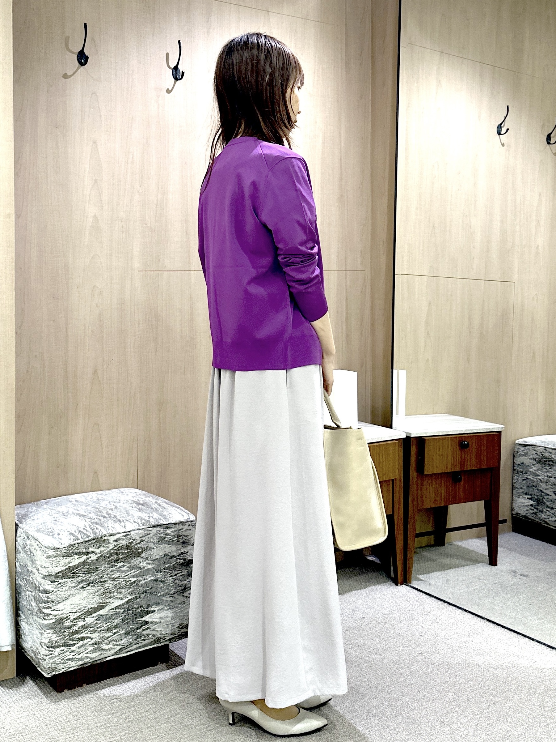 Miwaさんの「UNTITLED｜【楽にきれい見え/体型カバー】パフスリーブジャージトップス」を使ったコーディネート