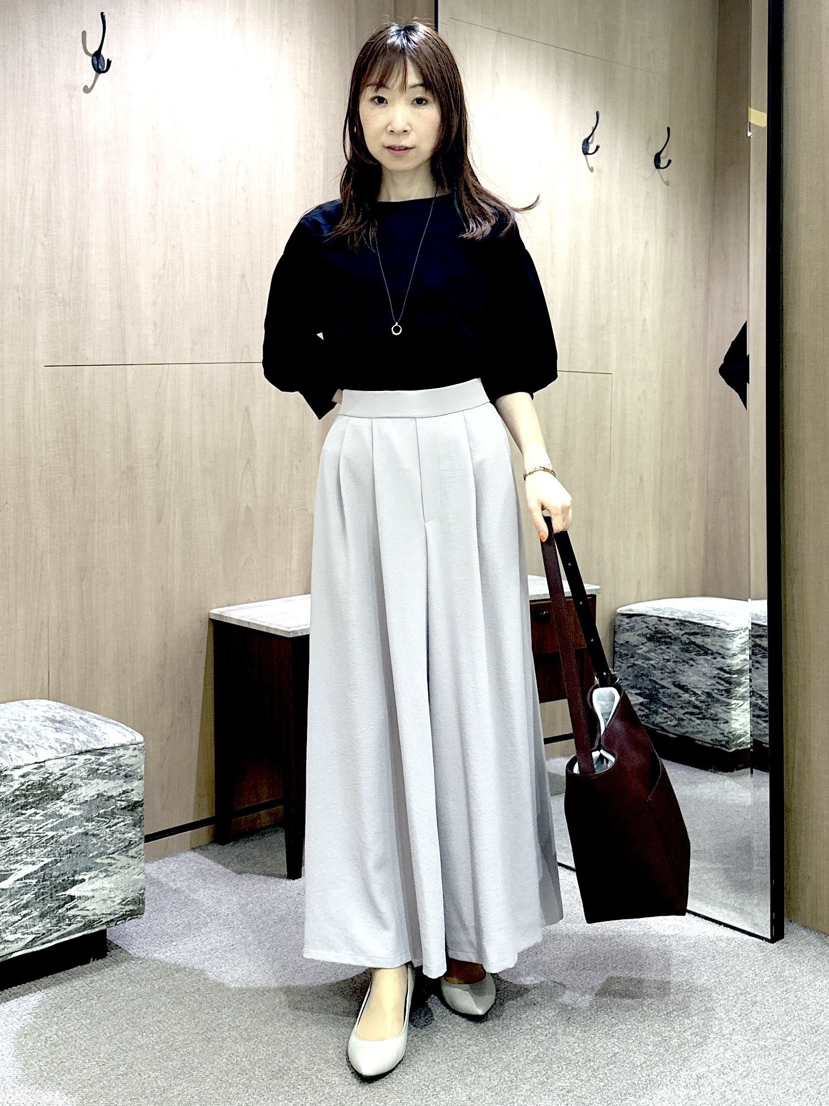 Miwaさんの「UNTITLED｜【楽にきれい見え/体型カバー】パフスリーブジャージトップス」を使ったコーディネート