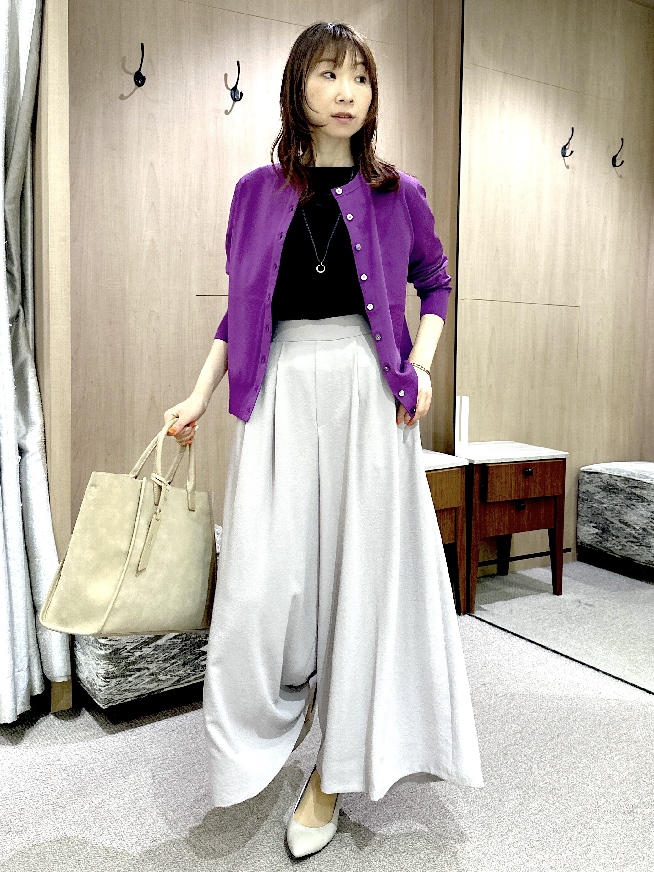Miwaさんの「UNTITLED｜【楽にきれい見え/体型カバー】パフスリーブジャージトップス」を使ったコーディネート