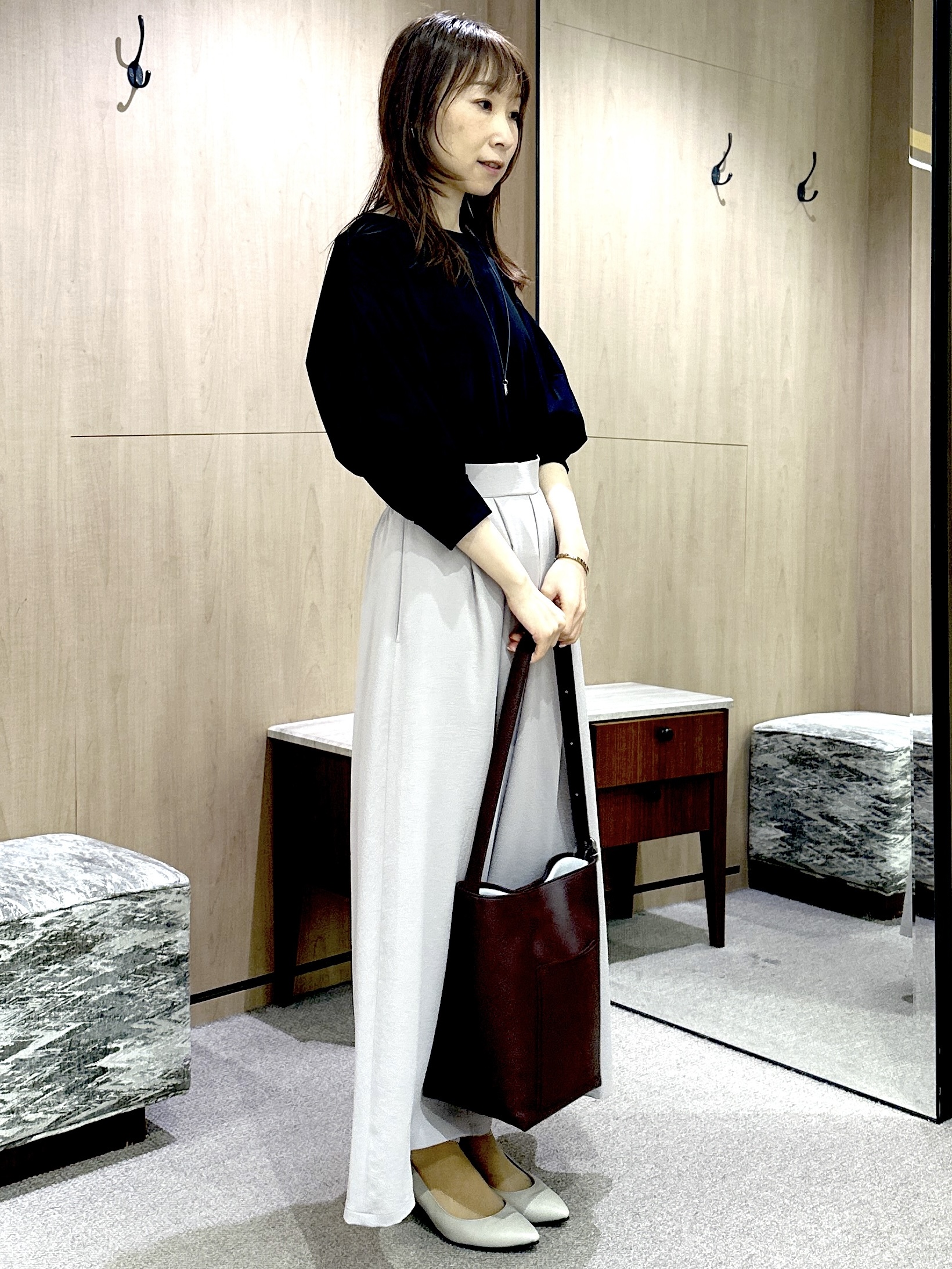 Miwaさんの「UNTITLED｜【楽にきれい見え/体型カバー】パフスリーブジャージトップス」を使ったコーディネート