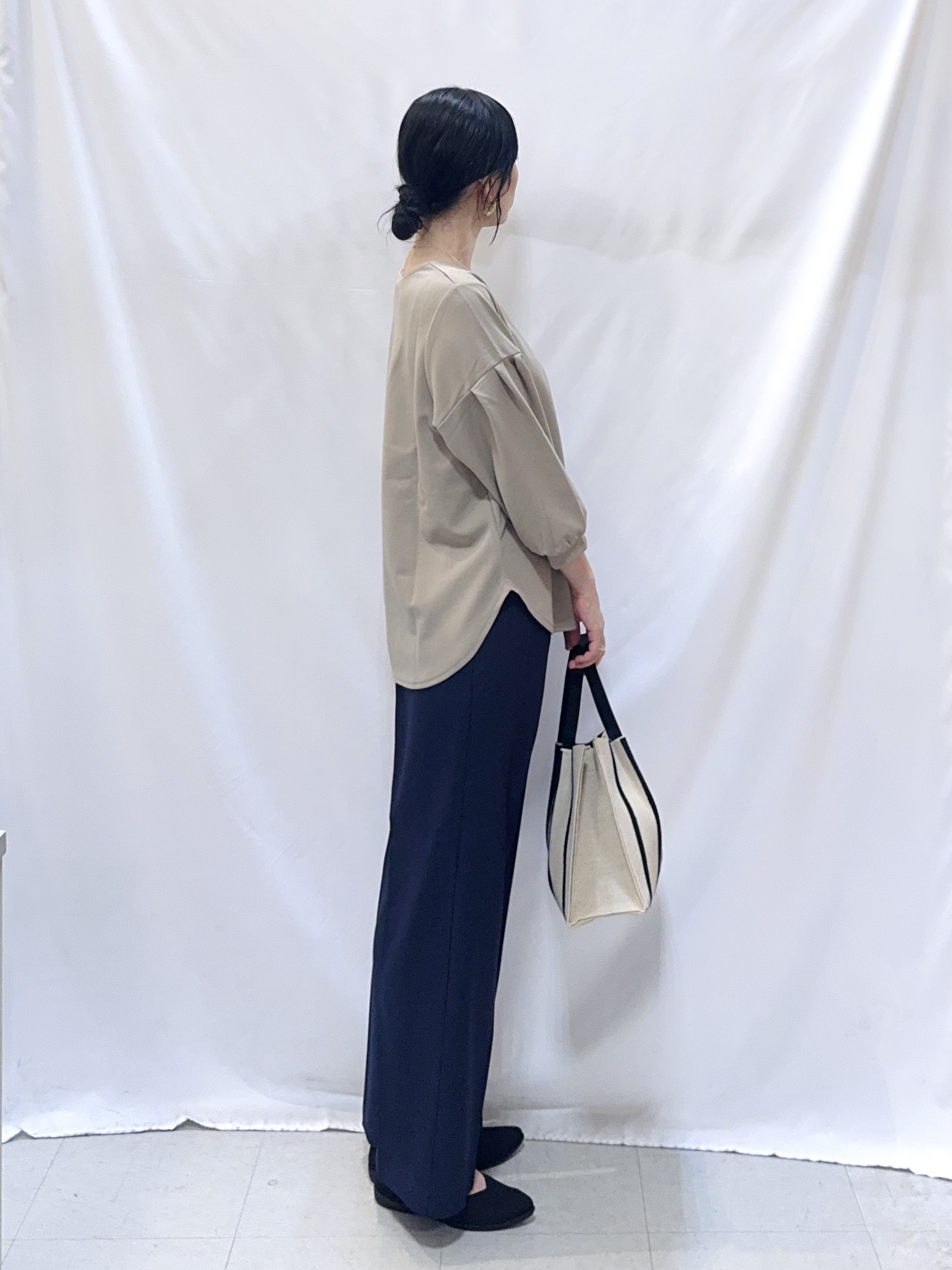 𝐇𝐢𝐫𝐨𝐦𝐢さんの「SHOO･LA･RUE｜【着丈選べる/2点セット】ネックレス付き やわらか8分袖ブラウス」を使ったコーディネート
