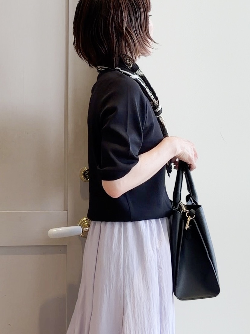 yamakoさんの「grove｜【シリーズ累計36万枚/UVカット・ひんやり・洗濯機OK】やわらかドライタッチ 五分袖クルーネックニ」を使ったコーディネート