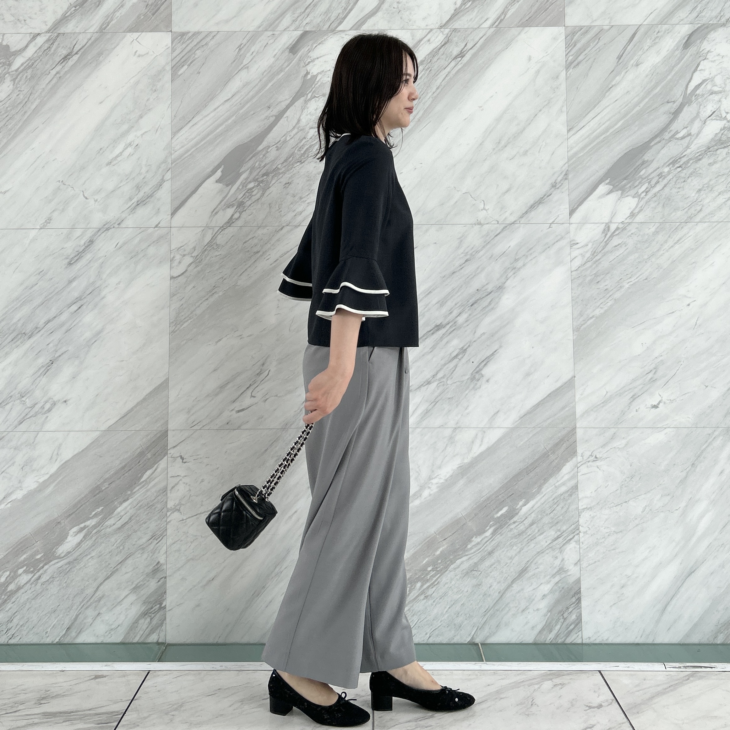 shinoさんの「Couture brooch｜【イージーケア・接触冷感・吸水速乾】配色ラッフルブラウス」を使ったコーディネート