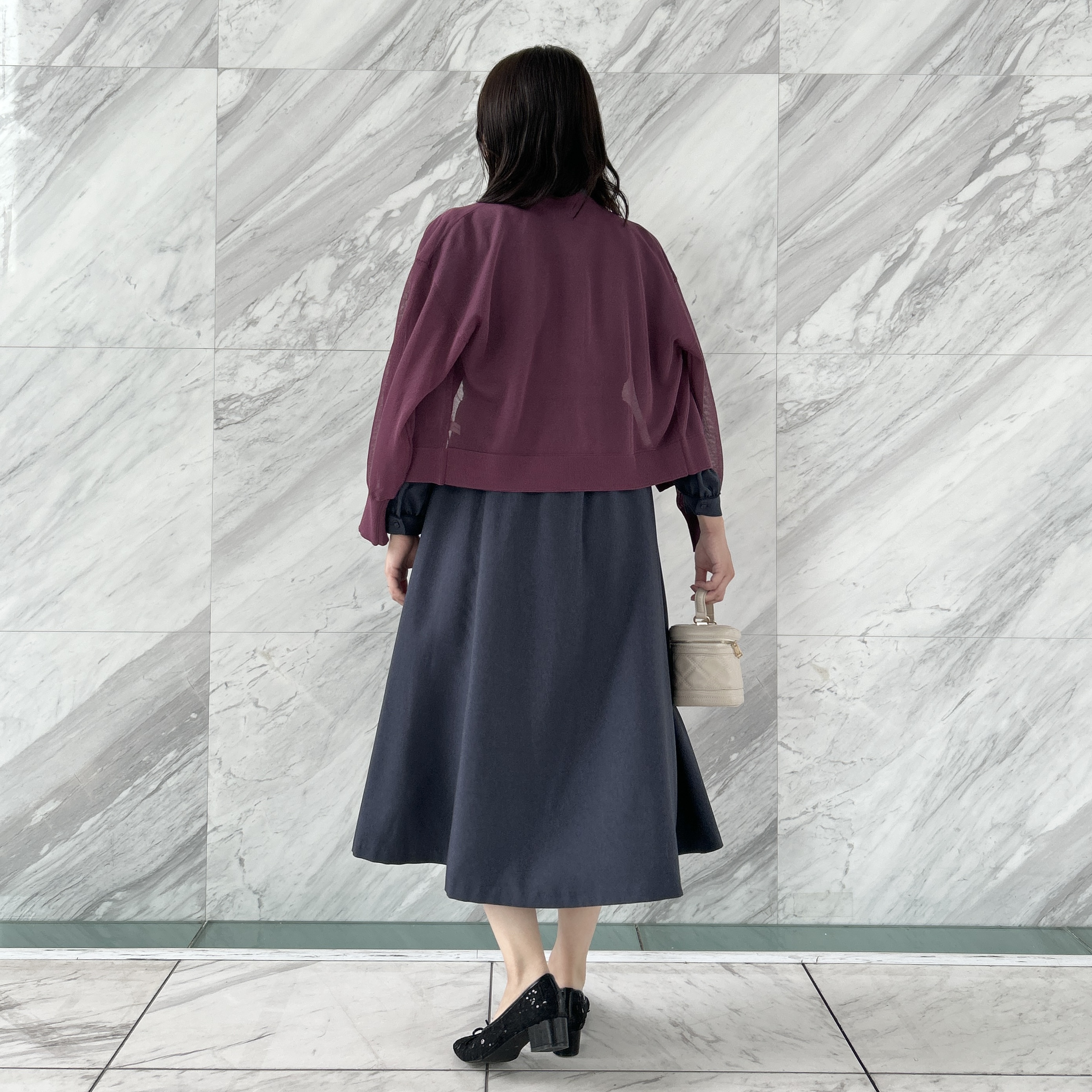 shinoさんの「Couture brooch｜【上品な透け感】ダブルパール調釦 愛されシアーカーディガン」を使ったコーディネート