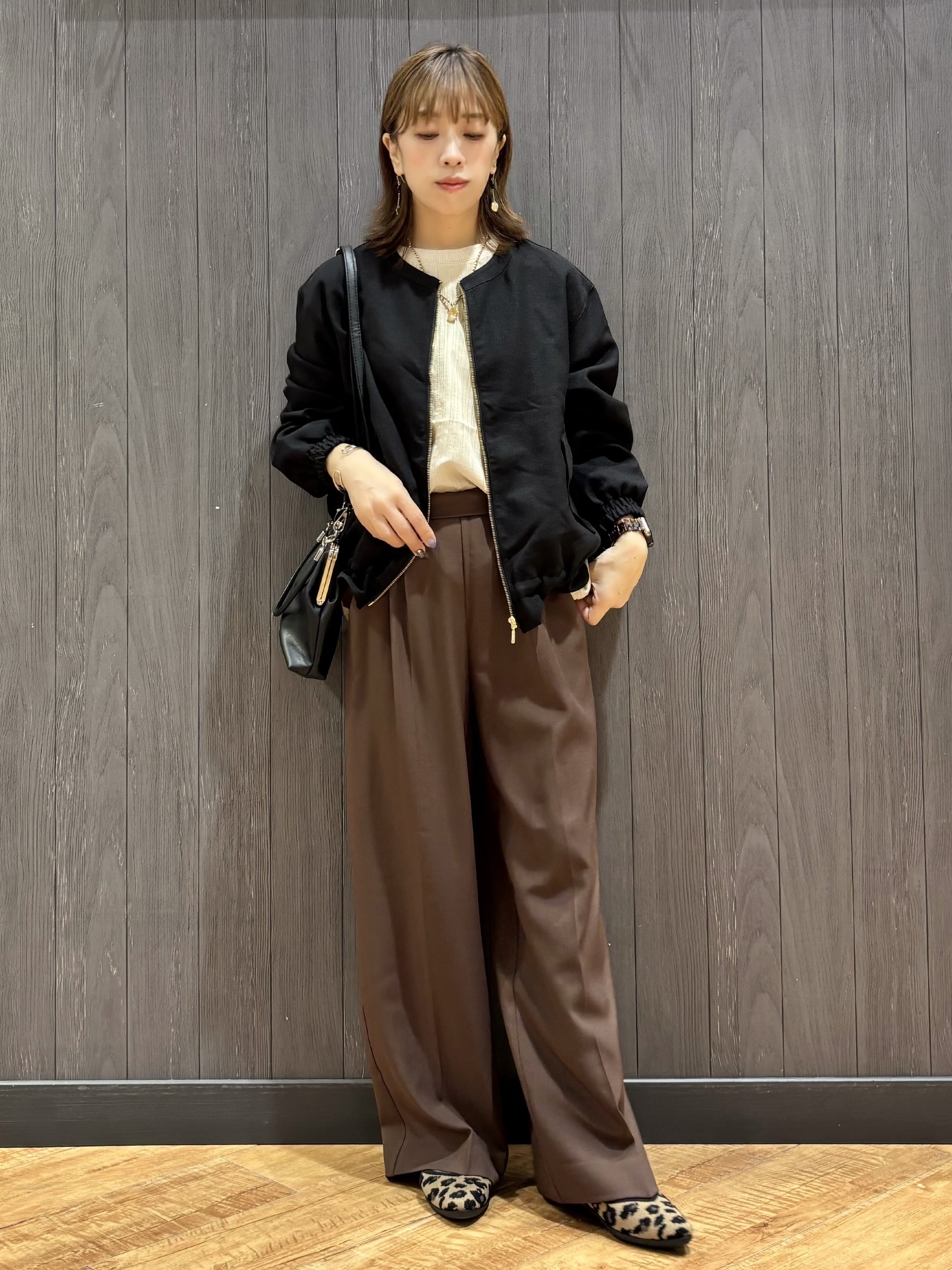 meiさんの「SHOO･LA･RUE｜【洗濯後しわになりにくい/S-LL】裾ドロストフリルブルゾン」を使ったコーディネート