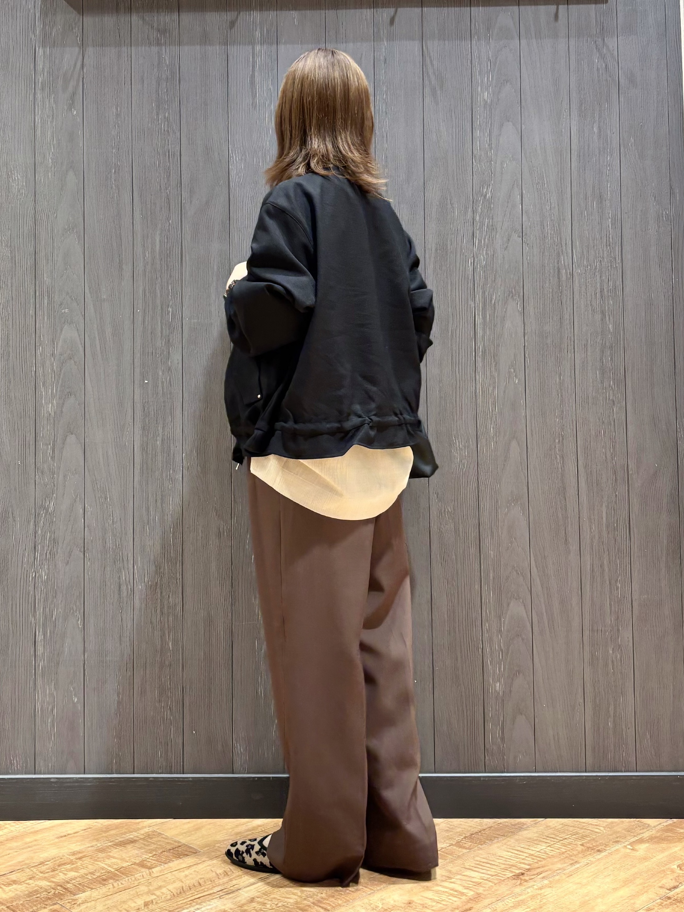 meiさんの「SHOO･LA･RUE｜【洗濯後しわになりにくい/S-LL】裾ドロストフリルブルゾン」を使ったコーディネート