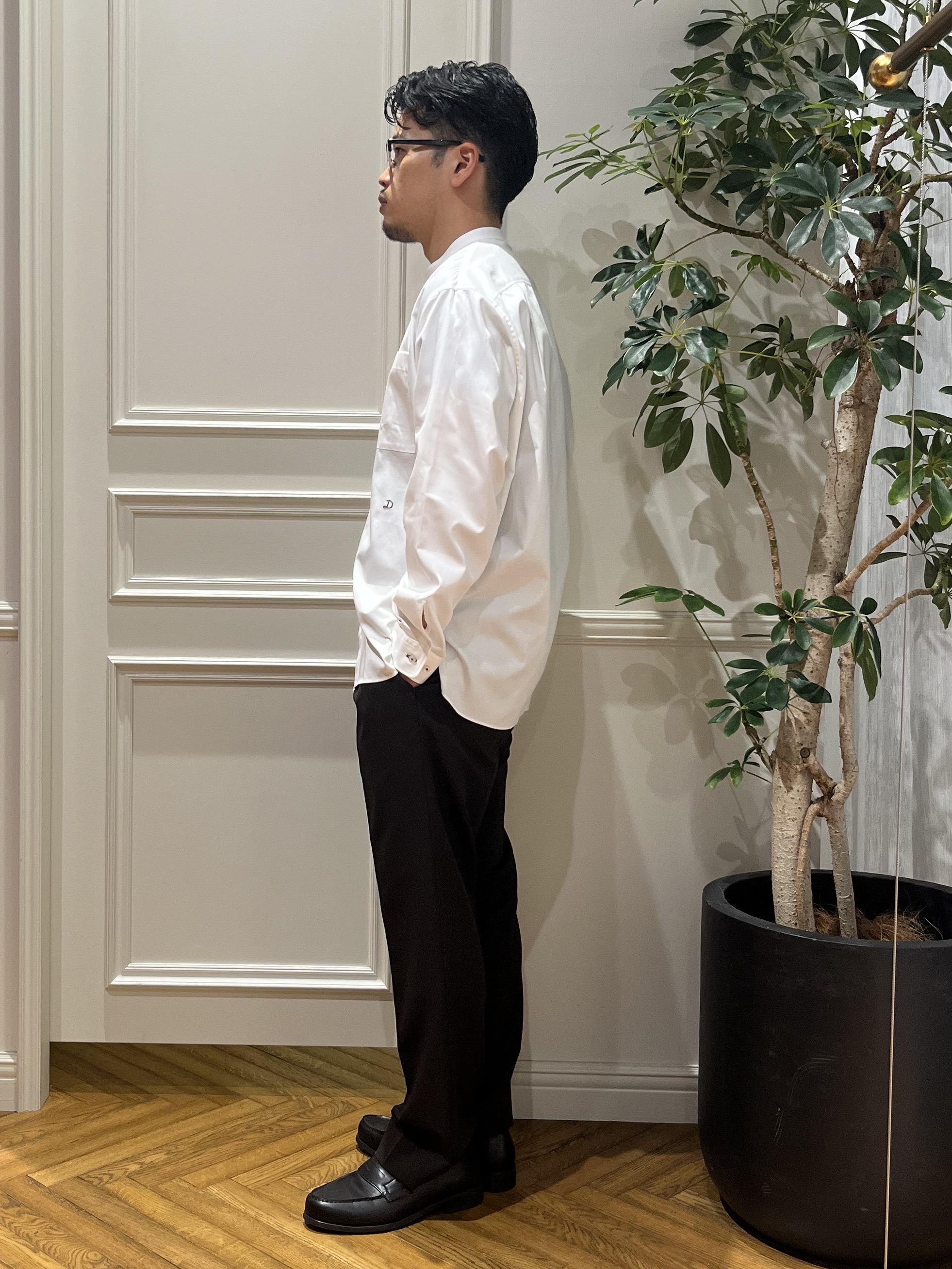 Tokuさんの「DRESSTERIOR｜【日本製】バンドカラー高密度ツイルシャツ」を使ったコーディネート