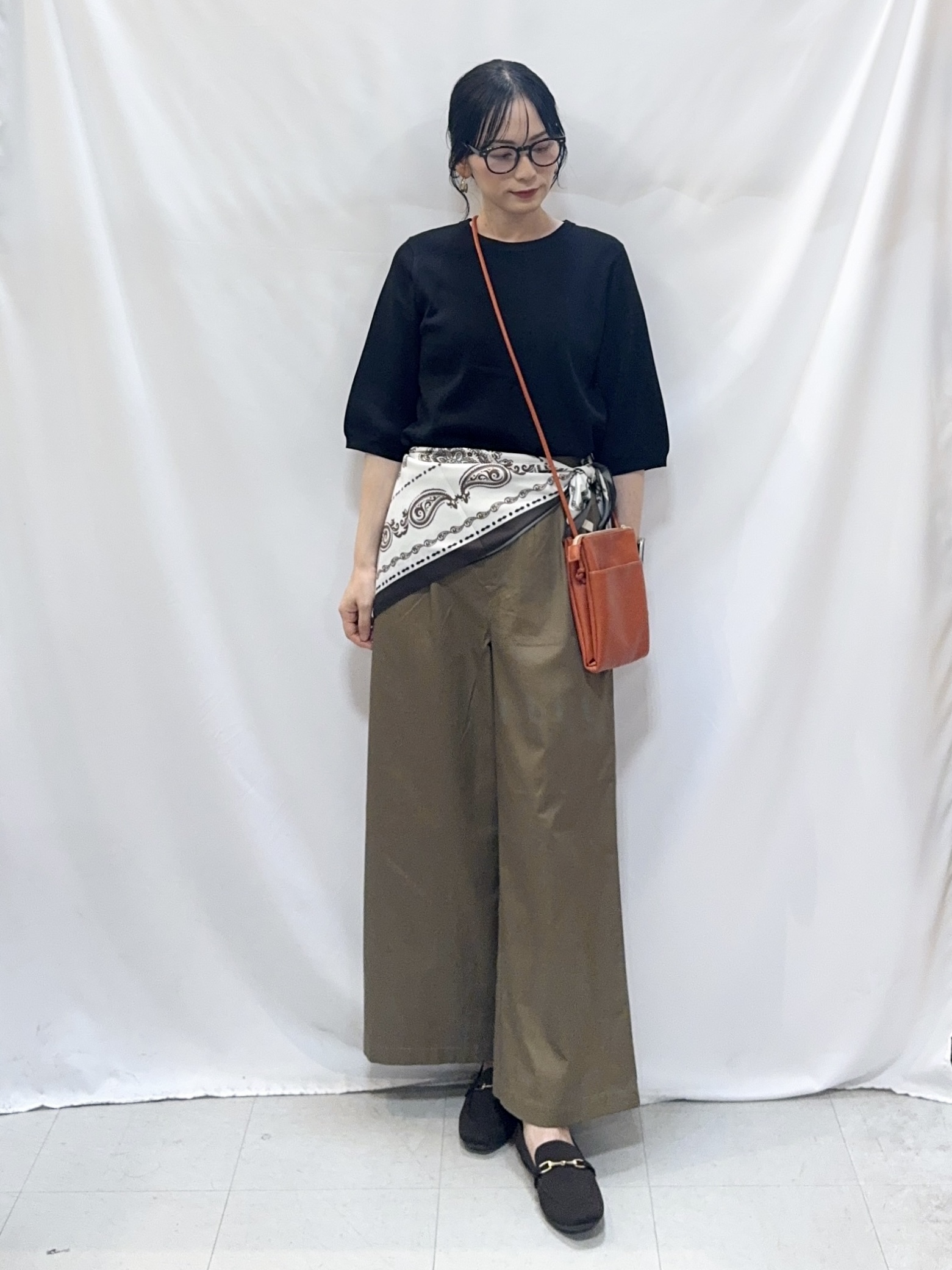 𝐇𝐢𝐫𝐨𝐦𝐢さんの「SHOO･LA･RUE｜【ガンガン洗える/毛玉になりにくい】二の腕見せない 5分袖ニット」を使ったコーディネート