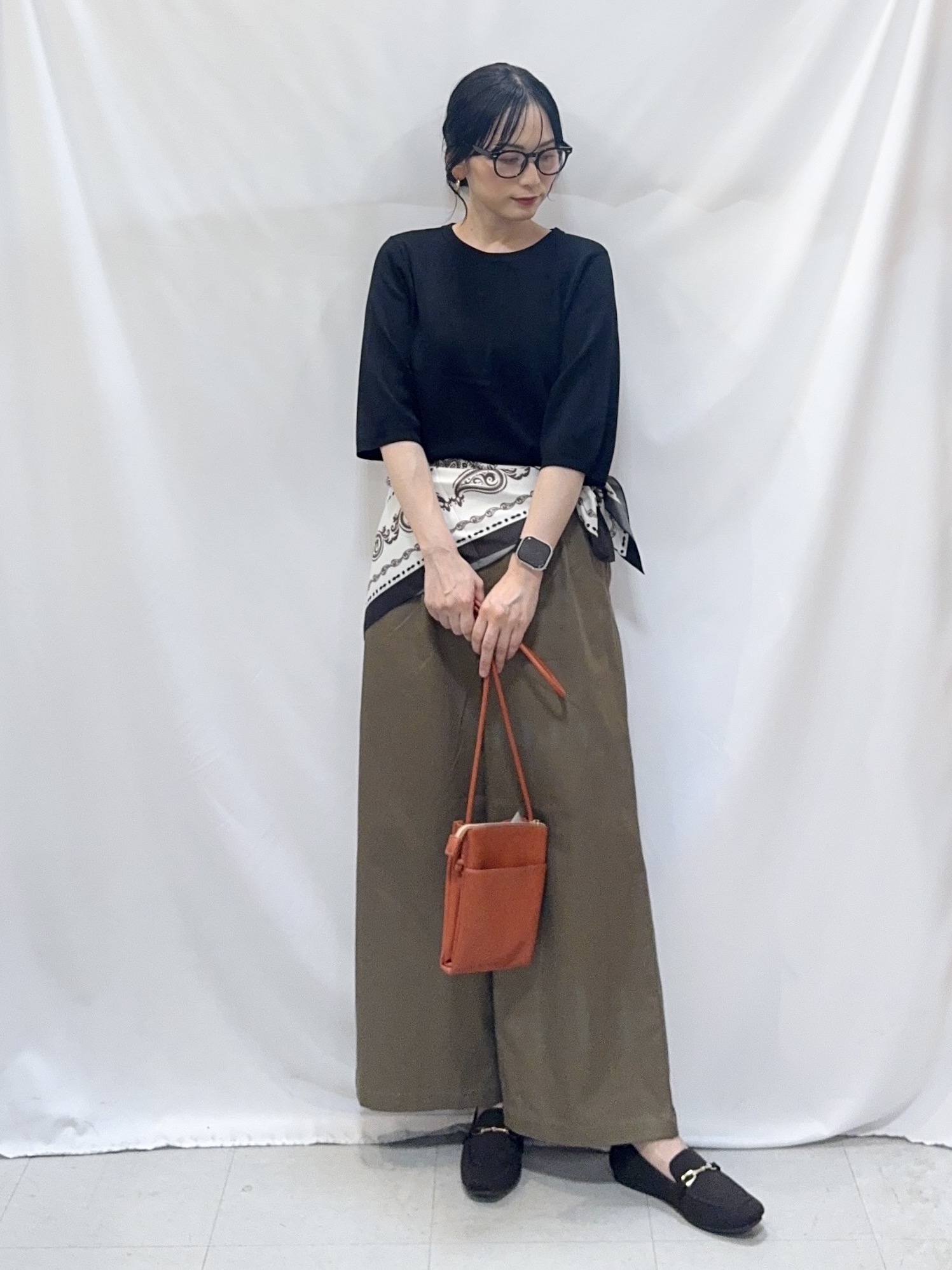 𝐇𝐢𝐫𝐨𝐦𝐢さんの「SHOO･LA･RUE｜【ガンガン洗える/毛玉になりにくい】二の腕見せない 5分袖ニット」を使ったコーディネート