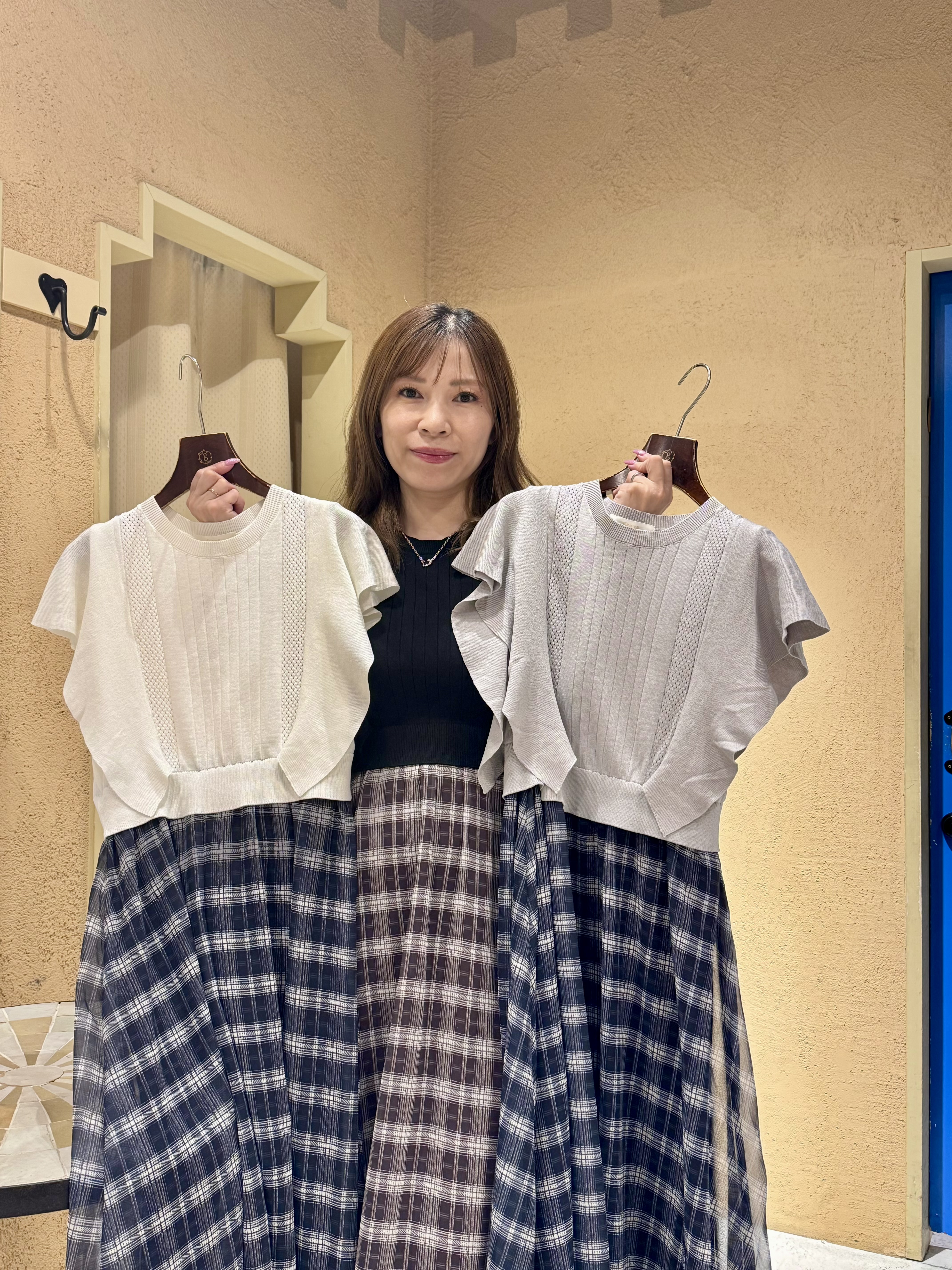 さち。さんの「grove｜【低身長さんも選べる着丈・洗濯機◎】1枚で華やか 肩フリルニットドッキングワンピース」を使ったコーディネート