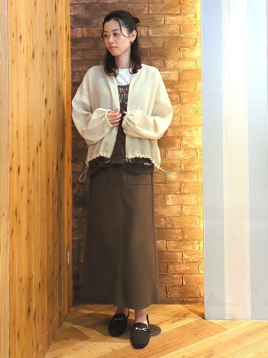 massuさんの「SHOO･LA･RUE｜【通気性〇/セットアップ可/洗濯機可】メッシュドルマン ジップブルゾン」を使ったコーディネート