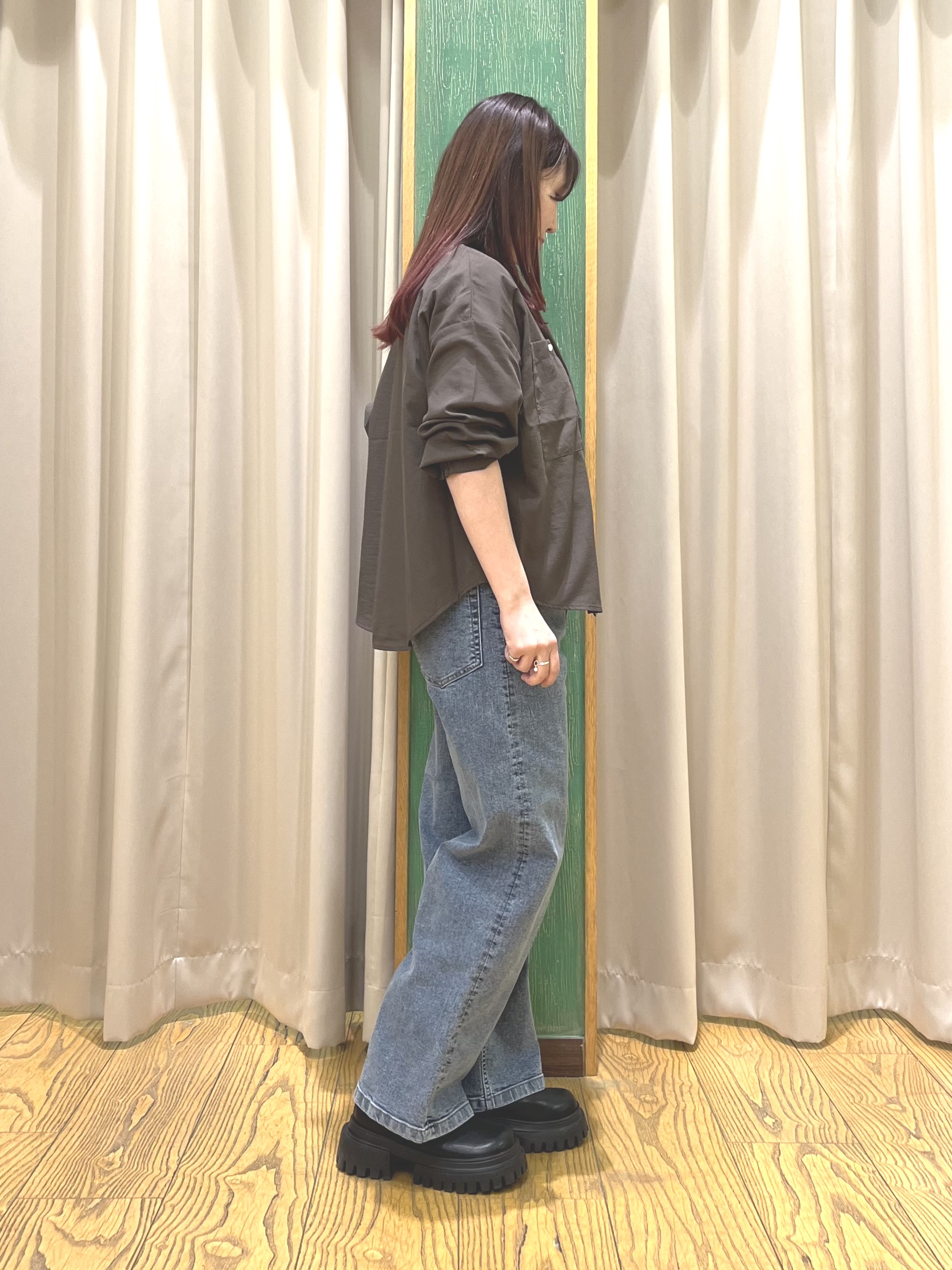 ゆっきーさんの「SHOO･LA･RUE｜【S-LL/洗濯機可】大人っぽく着られる ジェルロゴプリントTシャツ」を使ったコーディネート