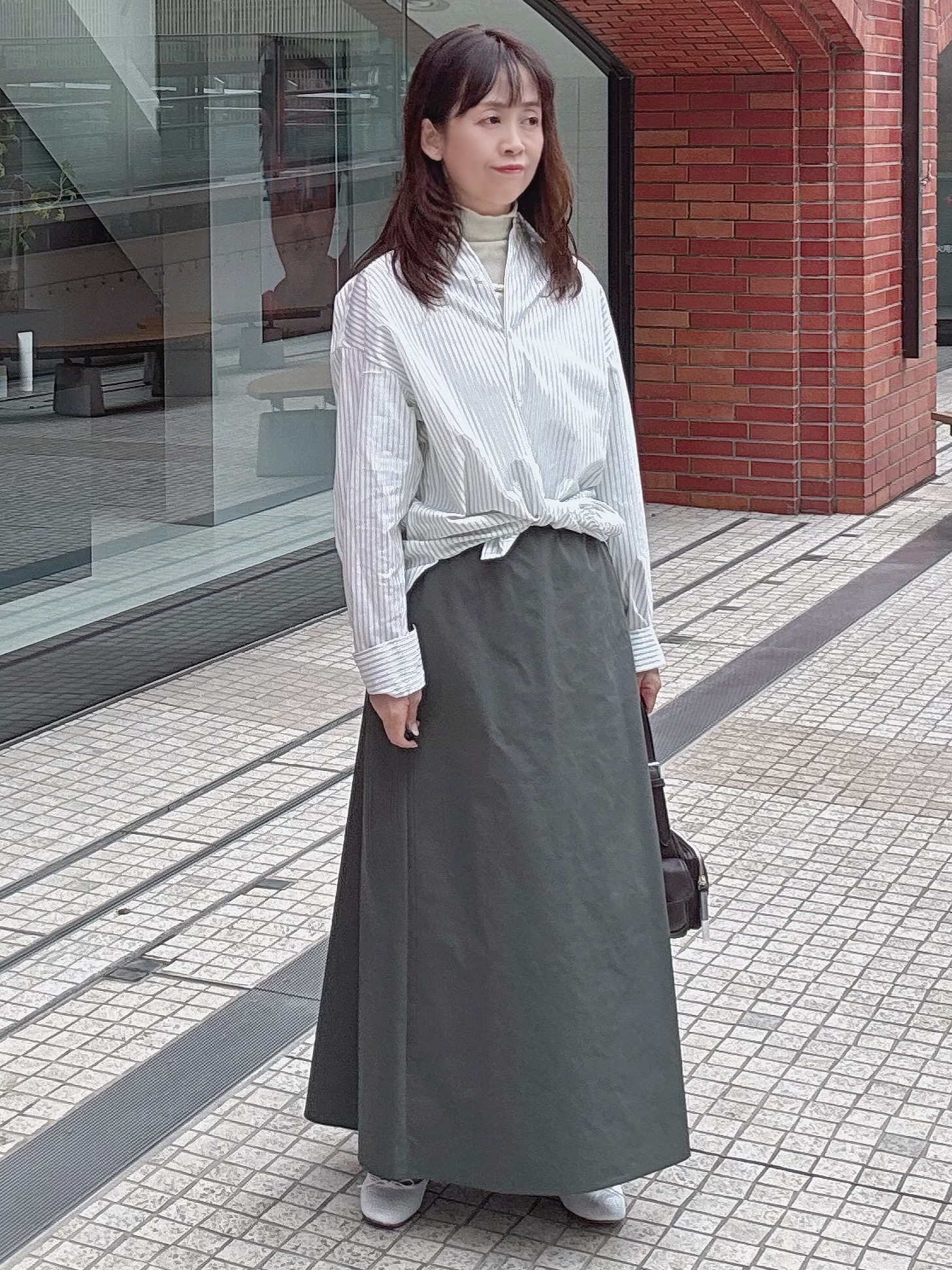 makiさんの「UNTITLED｜【6色色展開/コットン100】カラーベーシックシャツ」を使ったコーディネート