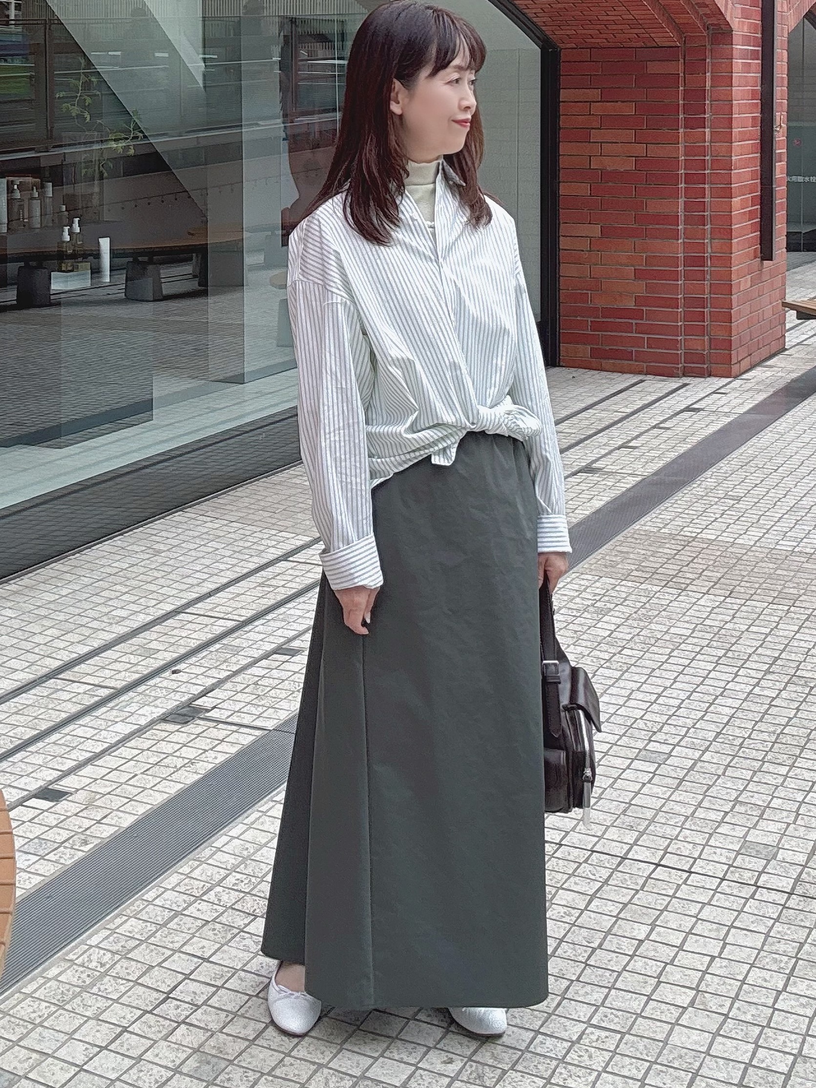 makiさんの「UNTITLED｜【6色色展開/コットン100】カラーベーシックシャツ」を使ったコーディネート