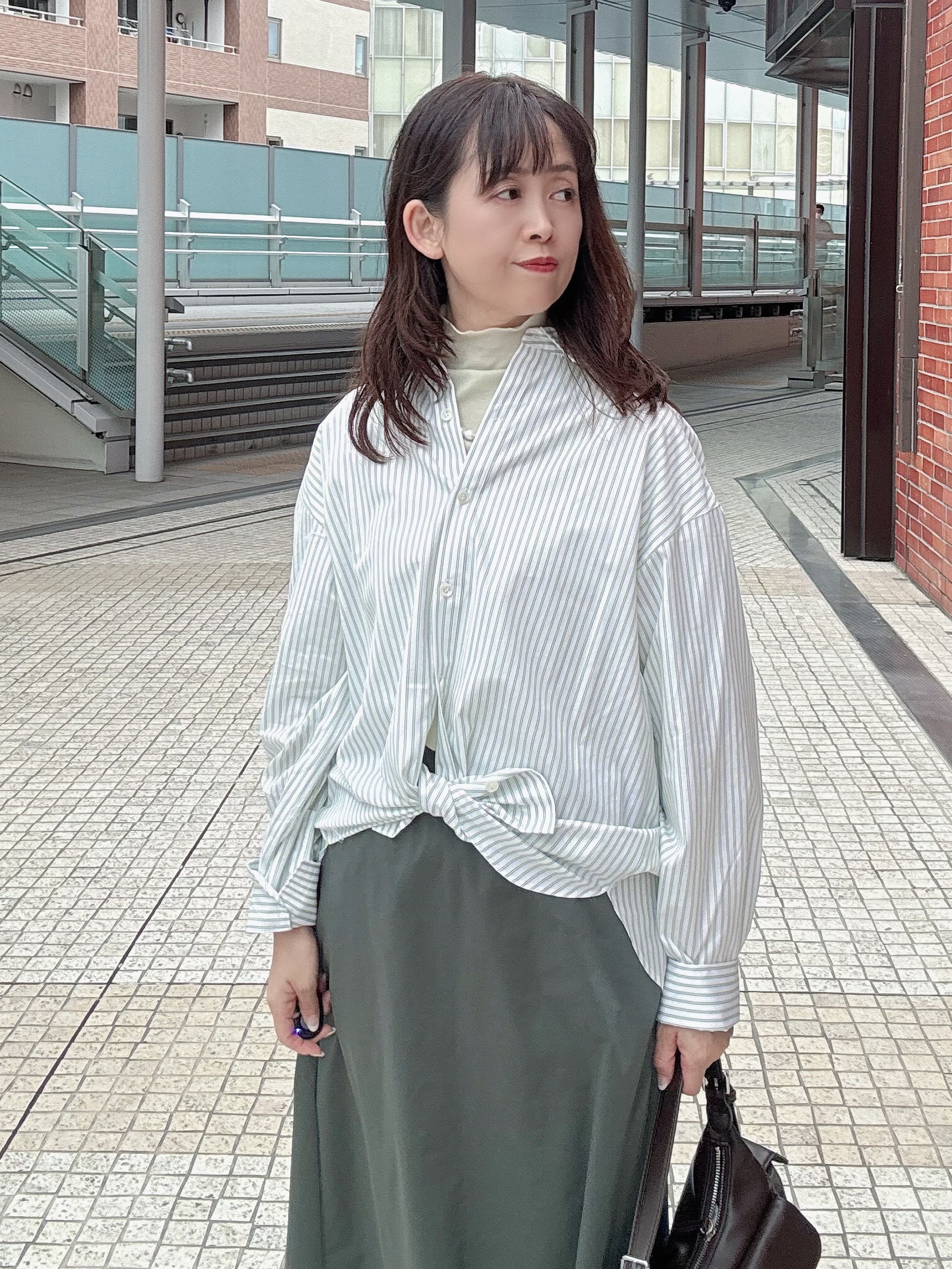 makiさんの「UNTITLED｜【6色色展開/コットン100】カラーベーシックシャツ」を使ったコーディネート