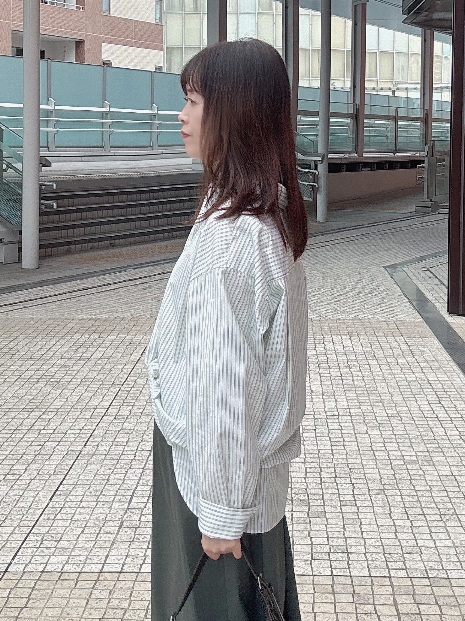 makiさんの「UNTITLED｜【6色色展開/コットン100】カラーベーシックシャツ」を使ったコーディネート