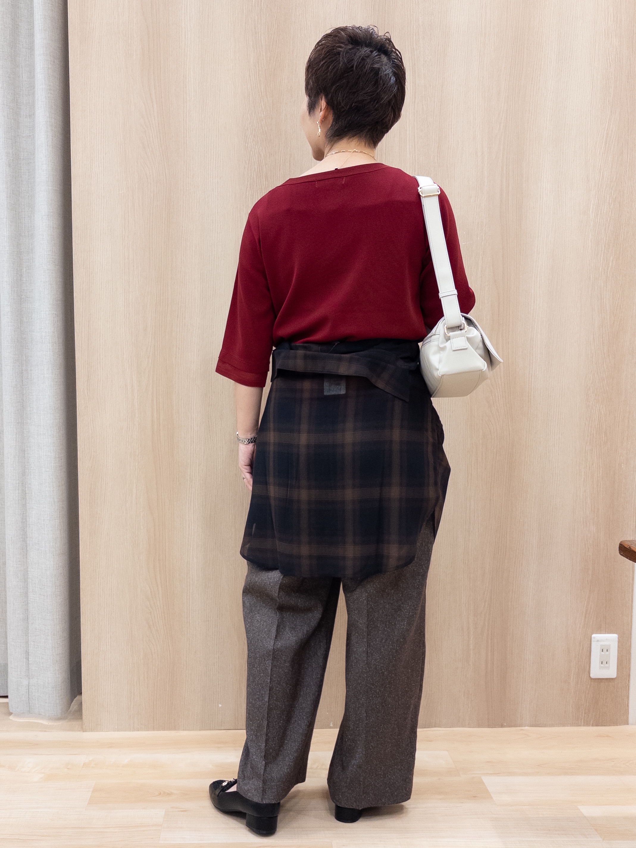 シュウコさんの「grove｜【人気シリーズに新型登場】袖口シアーやわらかドライタッチニット」を使ったコーディネート