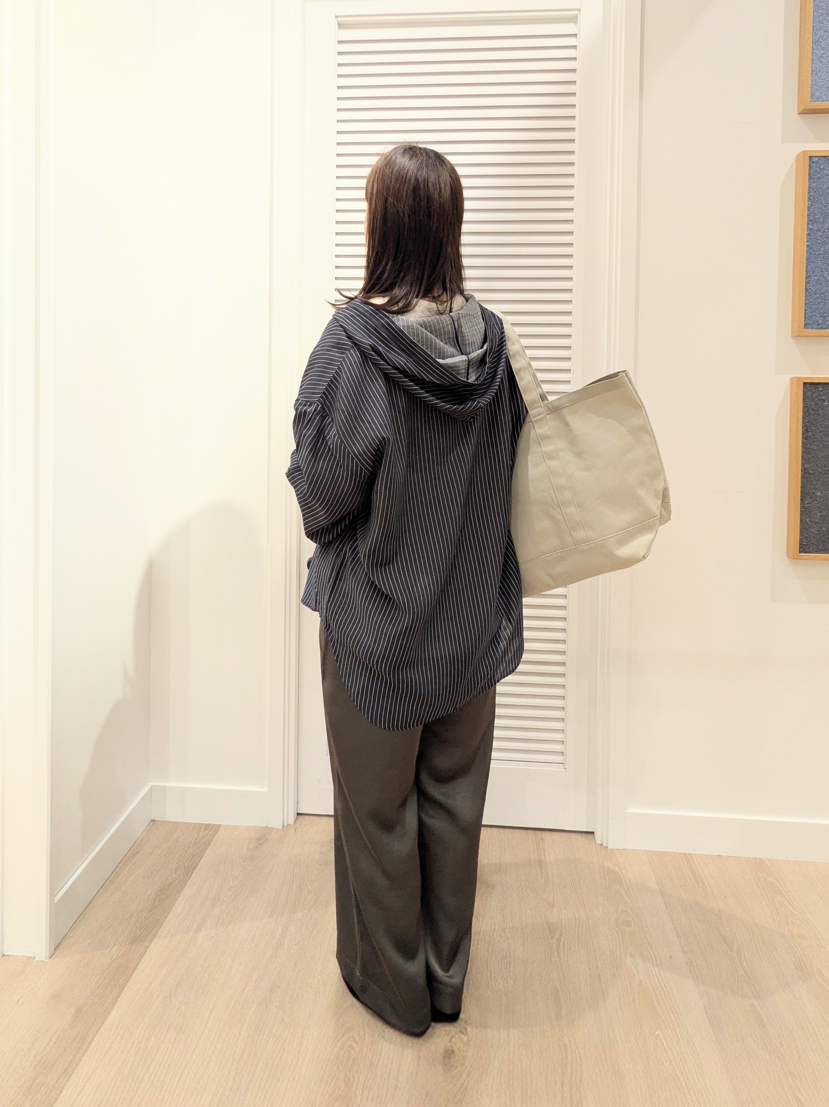 enさんの「Dessin｜ストライプシアーフードシャツ」を使ったコーディネート