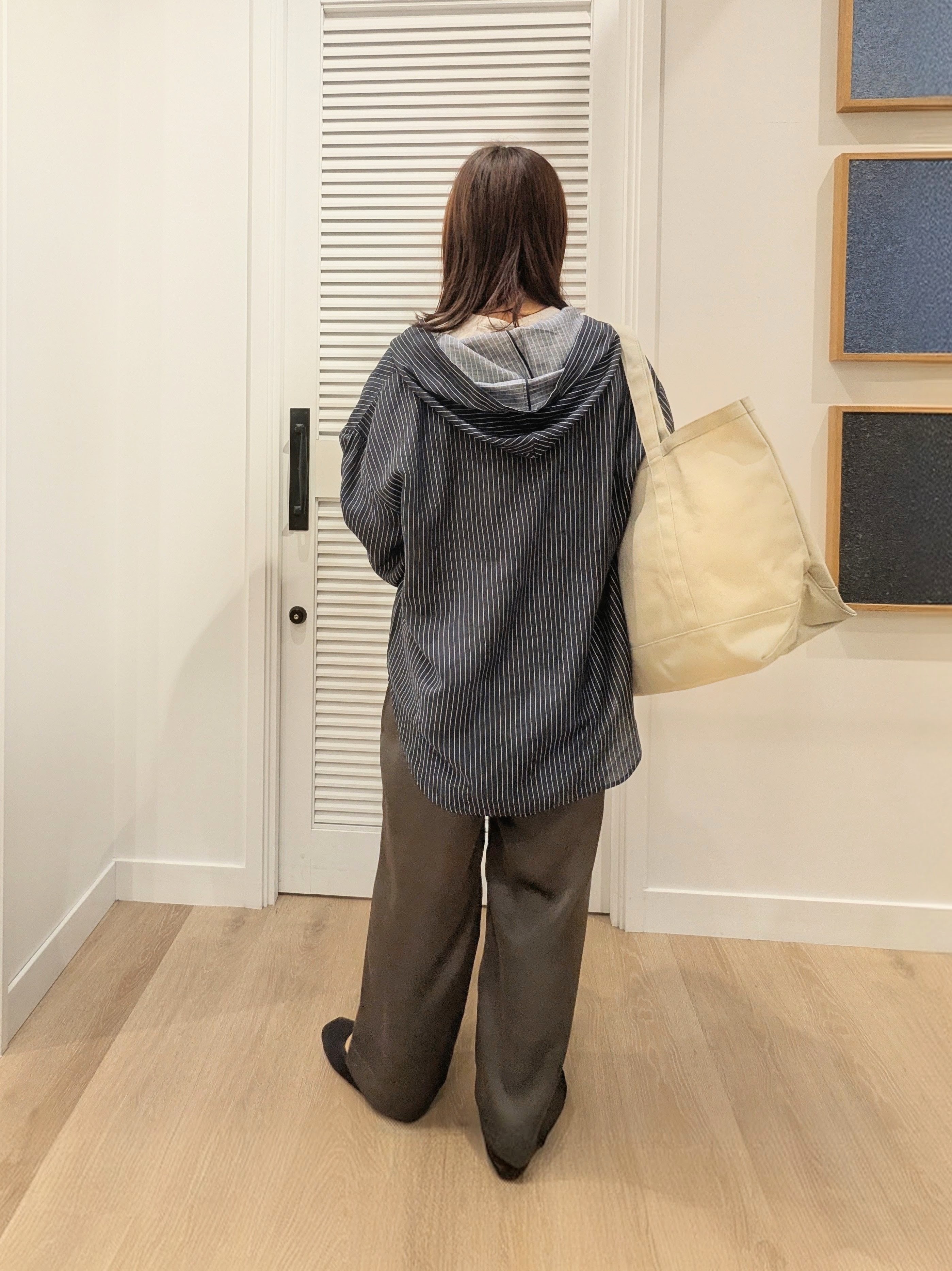 enさんの「Dessin｜ストライプシアーフードシャツ」を使ったコーディネート