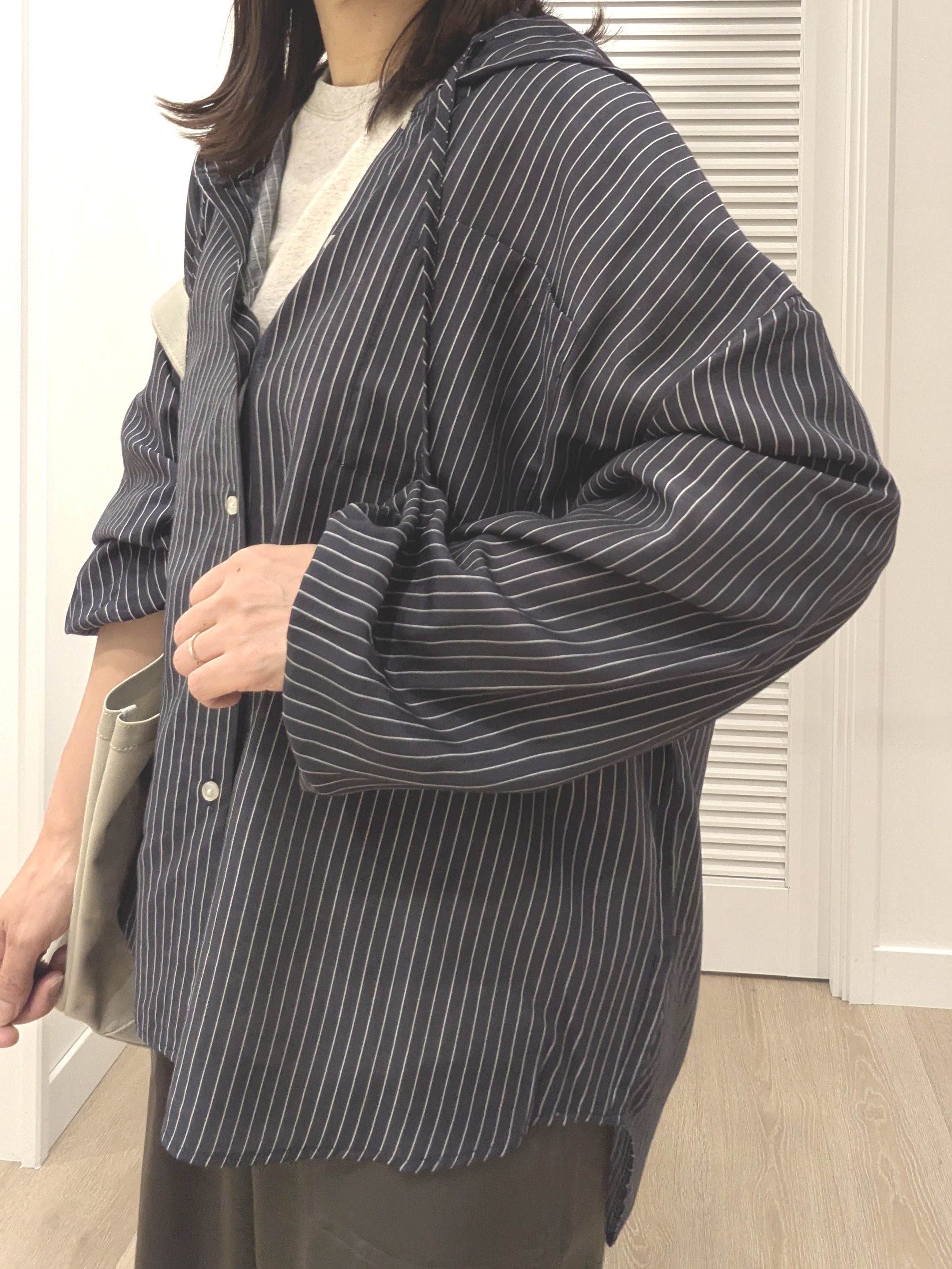 enさんの「Dessin｜ストライプシアーフードシャツ」を使ったコーディネート