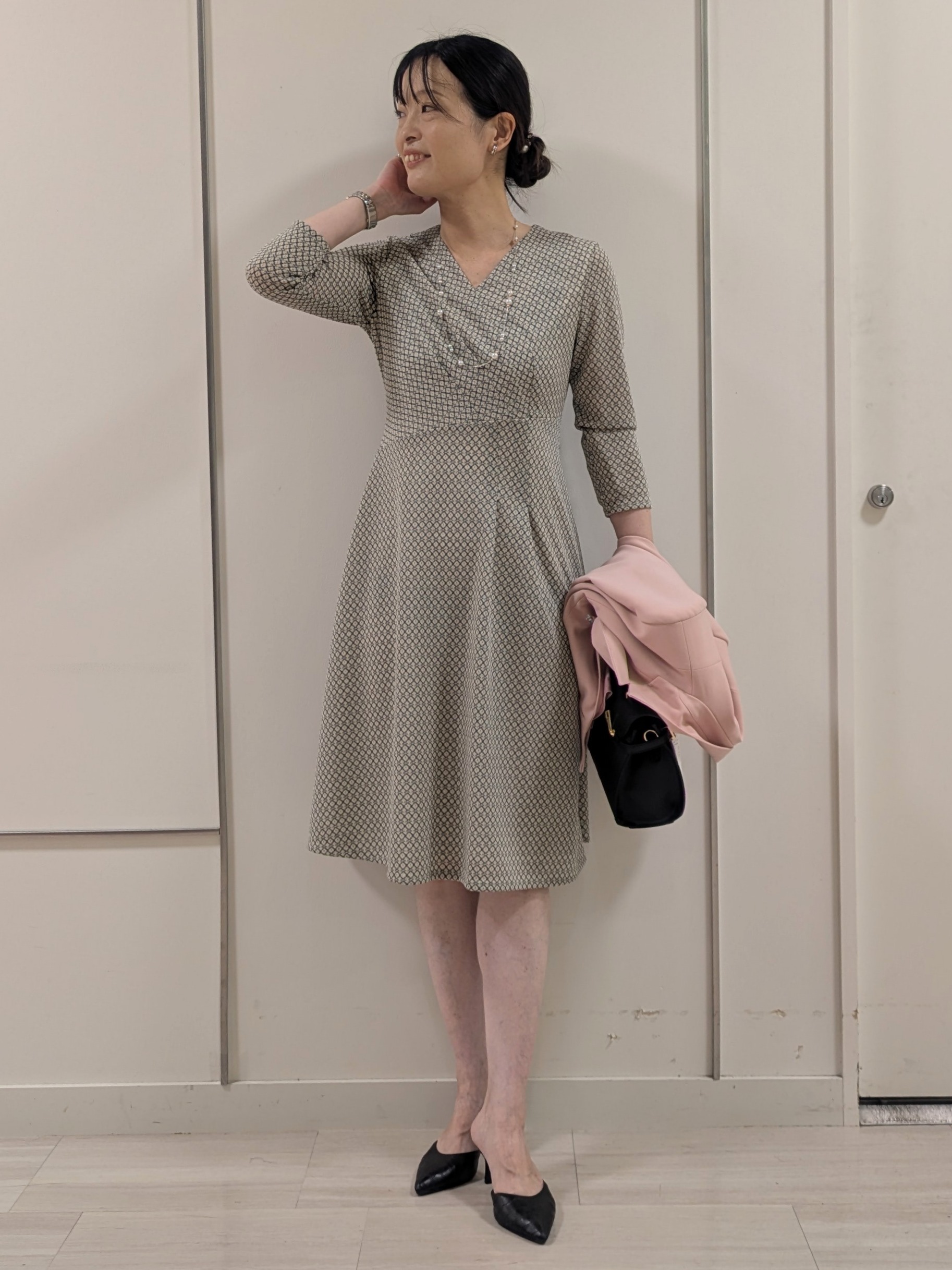 mikiさんの「COUP DE CHANCE｜【手洗い可／日本製】カシュクールワンピース」を使ったコーディネート