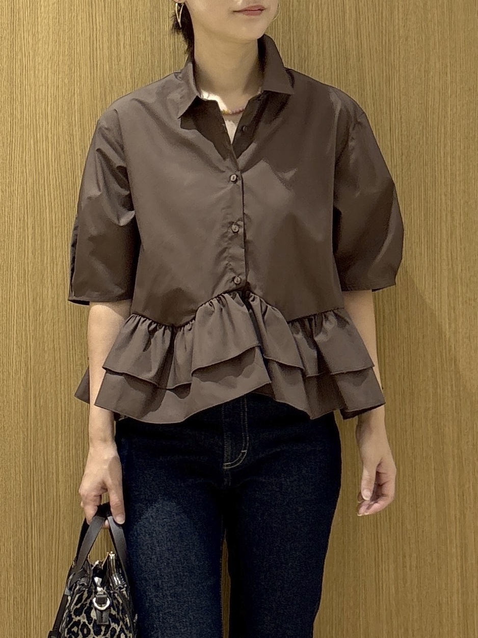 たけねぇさんの「OPAQUE.CLIP｜【森絵梨佳さん着用】裾ラッフルデザインブラウス《洗濯機OK》」を使ったコーディネート