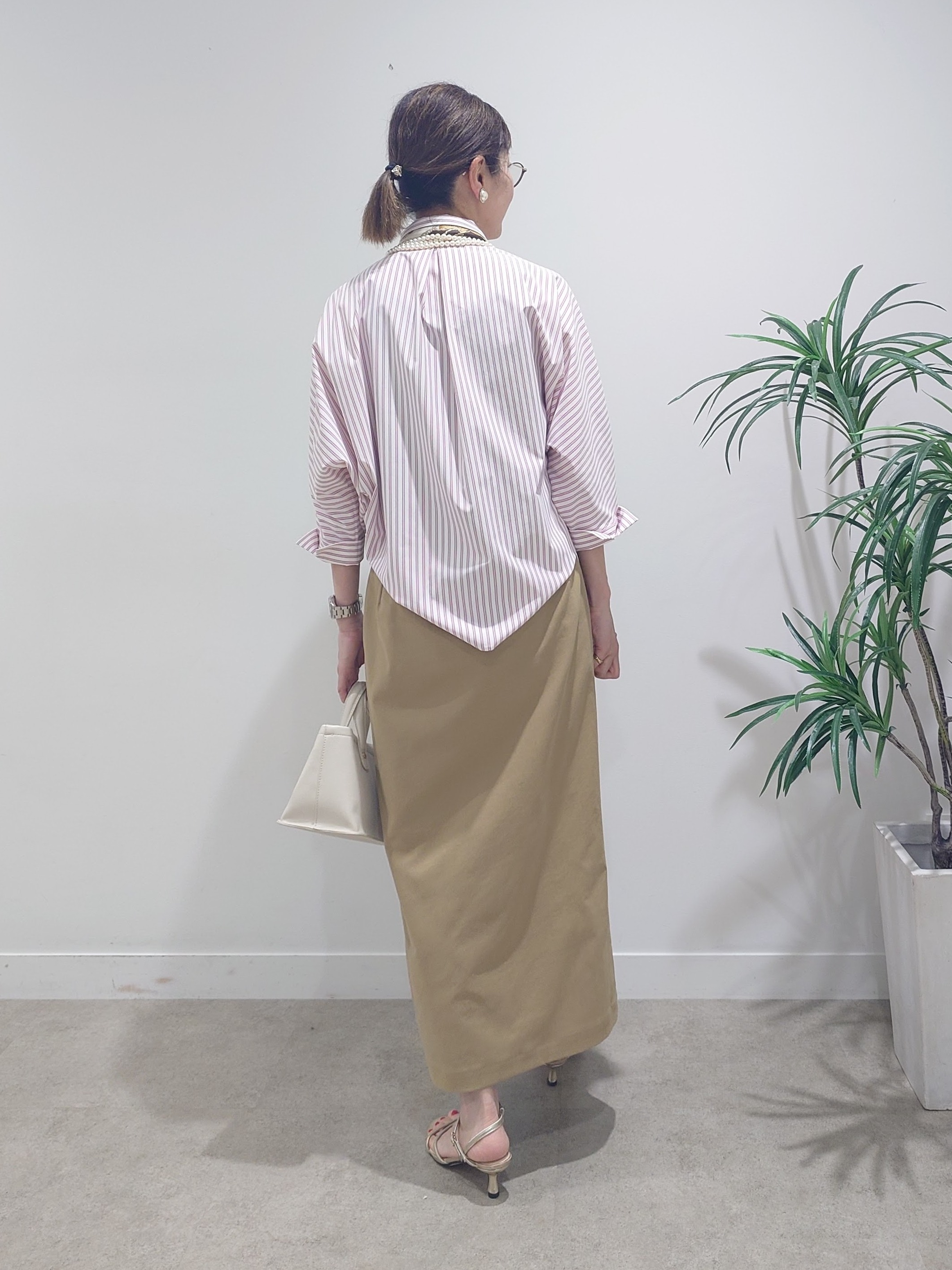 MUTSUKOさんの「UNTITLED｜【接触冷感/吸水速乾/UVカット】ドルマンスリーブシャツ」を使ったコーディネート