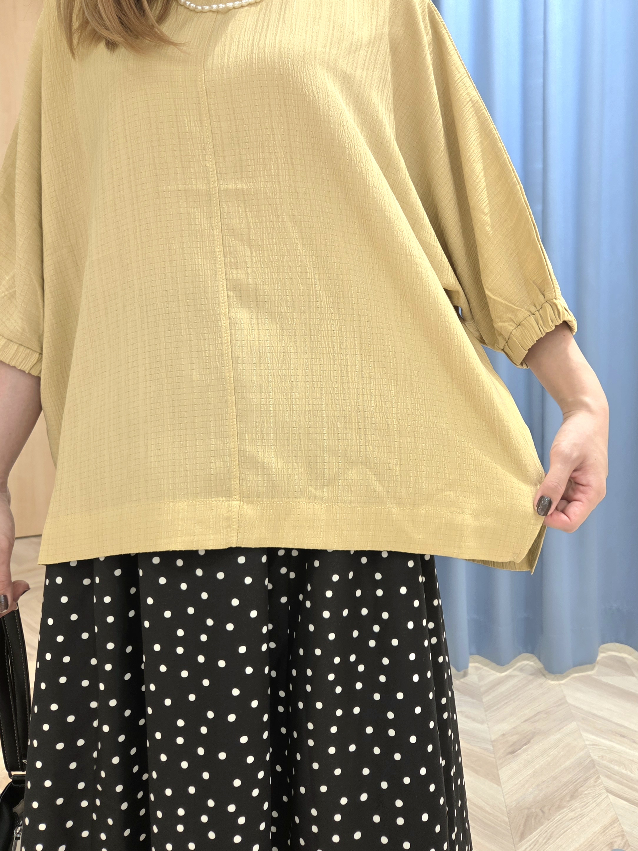 Ikumiさんの「SHOO･LA･RUE｜【インせず着られる/洗濯後しわになりにくい】しぼしぼドルマンブラウス」を使ったコーディネート