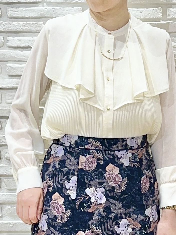 Hana...eさんの「index｜プリーツレイヤードバンドカラーブラウス【洗濯機OK／イージーアイロン／防シワ】」を使ったコーディネート