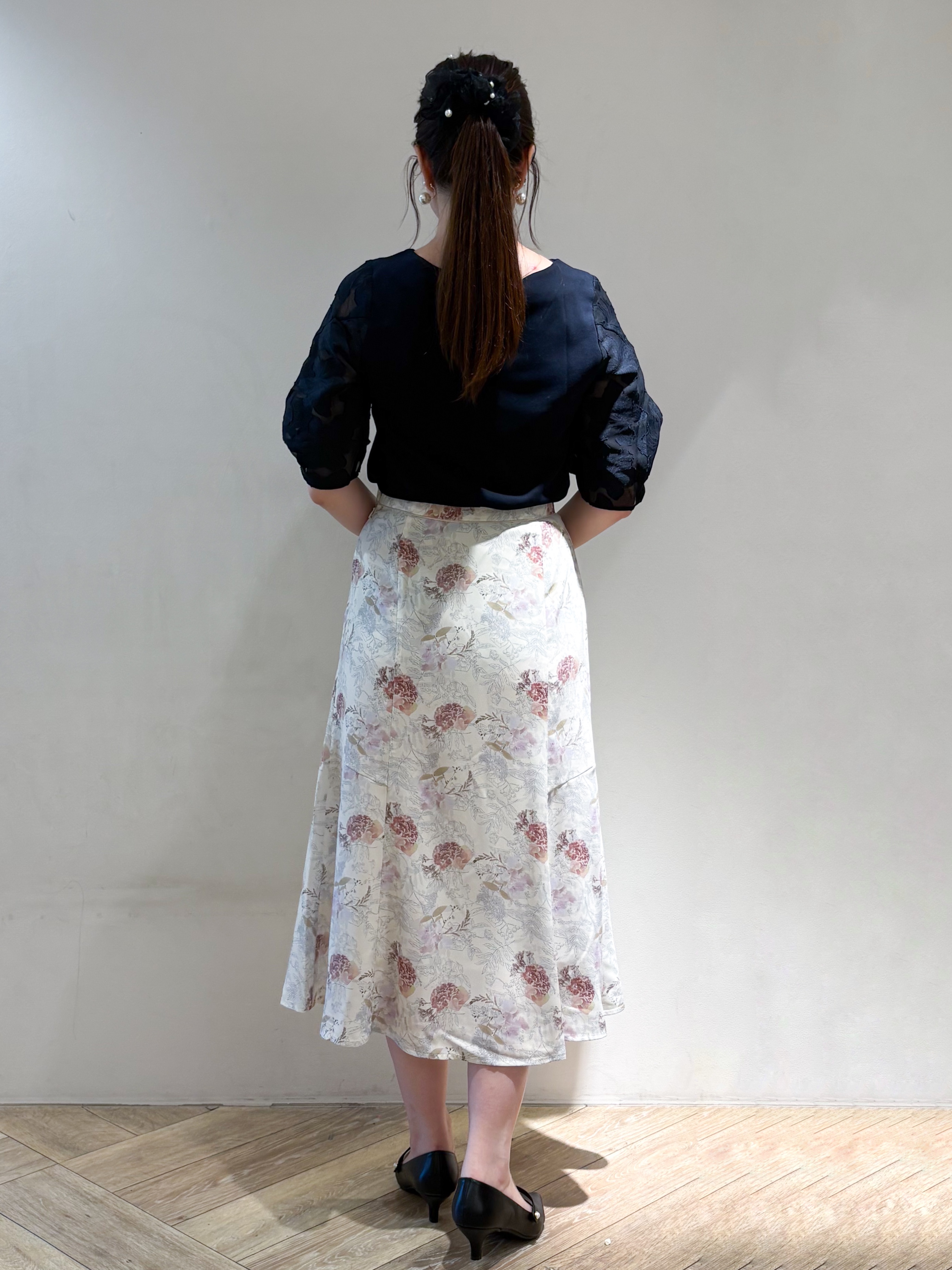 sayaさんの「index｜【接触冷感／UVケア】花柄ジャカードスリーブトップス《洗濯機OK》」を使ったコーディネート