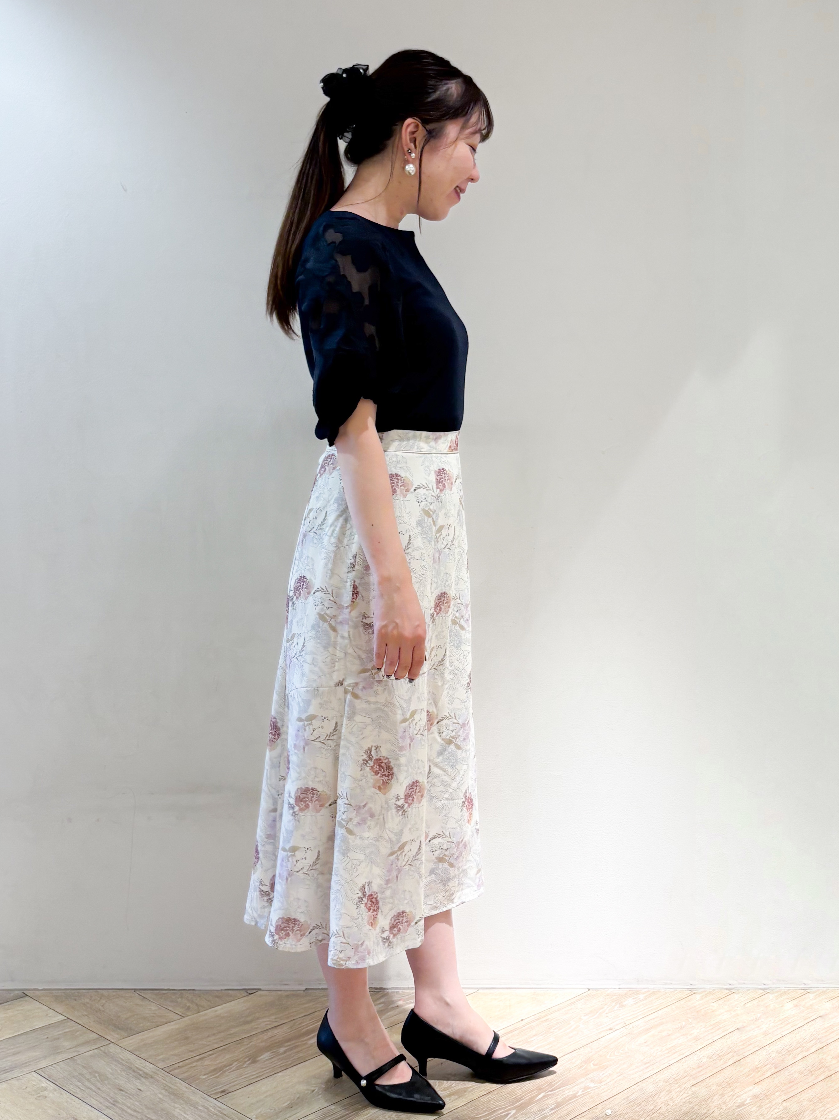 sayaさんの「index｜【接触冷感／UVケア】花柄ジャカードスリーブトップス《洗濯機OK》」を使ったコーディネート