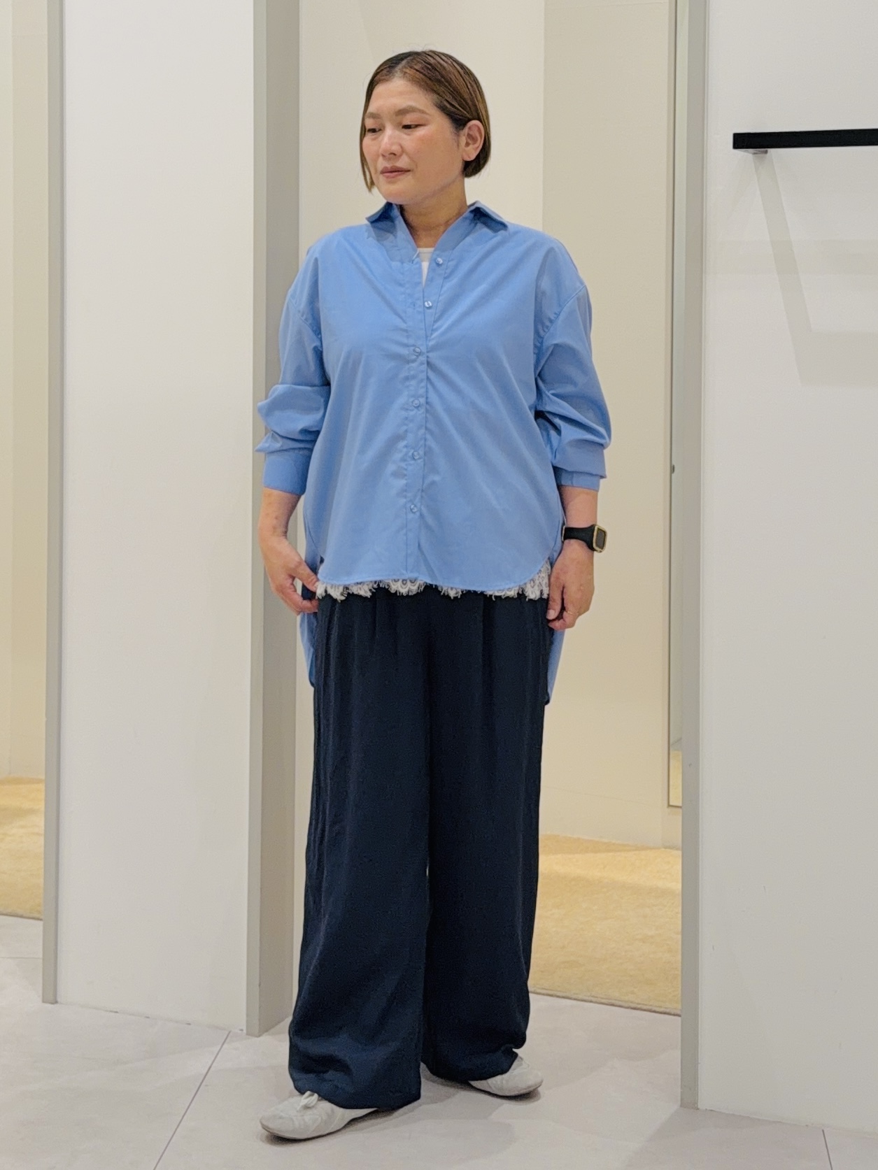 タナさんの「THE SHOP TK｜後ろ姿も着映える バックシャーリングシャツ」を使ったコーディネート