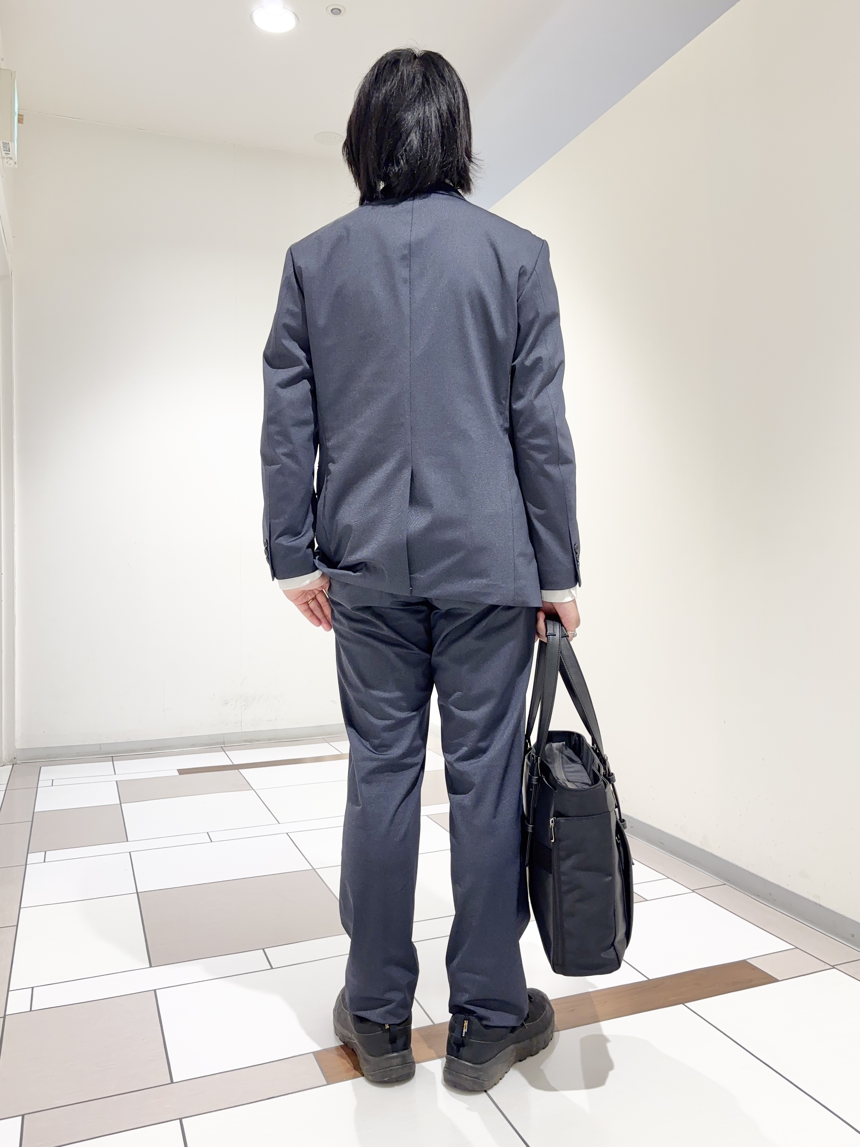 及川さんの「TAKEO KIKUCHI｜【360&deg;ストレッチ／軽量】None Of Stress ライト ジャケット（セットアップ対応）」を使ったコーディネート