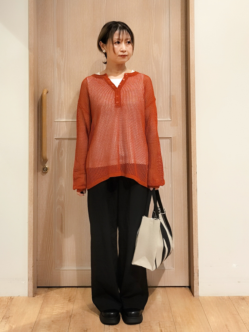 YUKIさんの「SHOO･LA･RUE｜【2点セット/洗濯機可/S-LL】ヘンリーネックメッシュニット+タンクトップセット」を使ったコーディネート