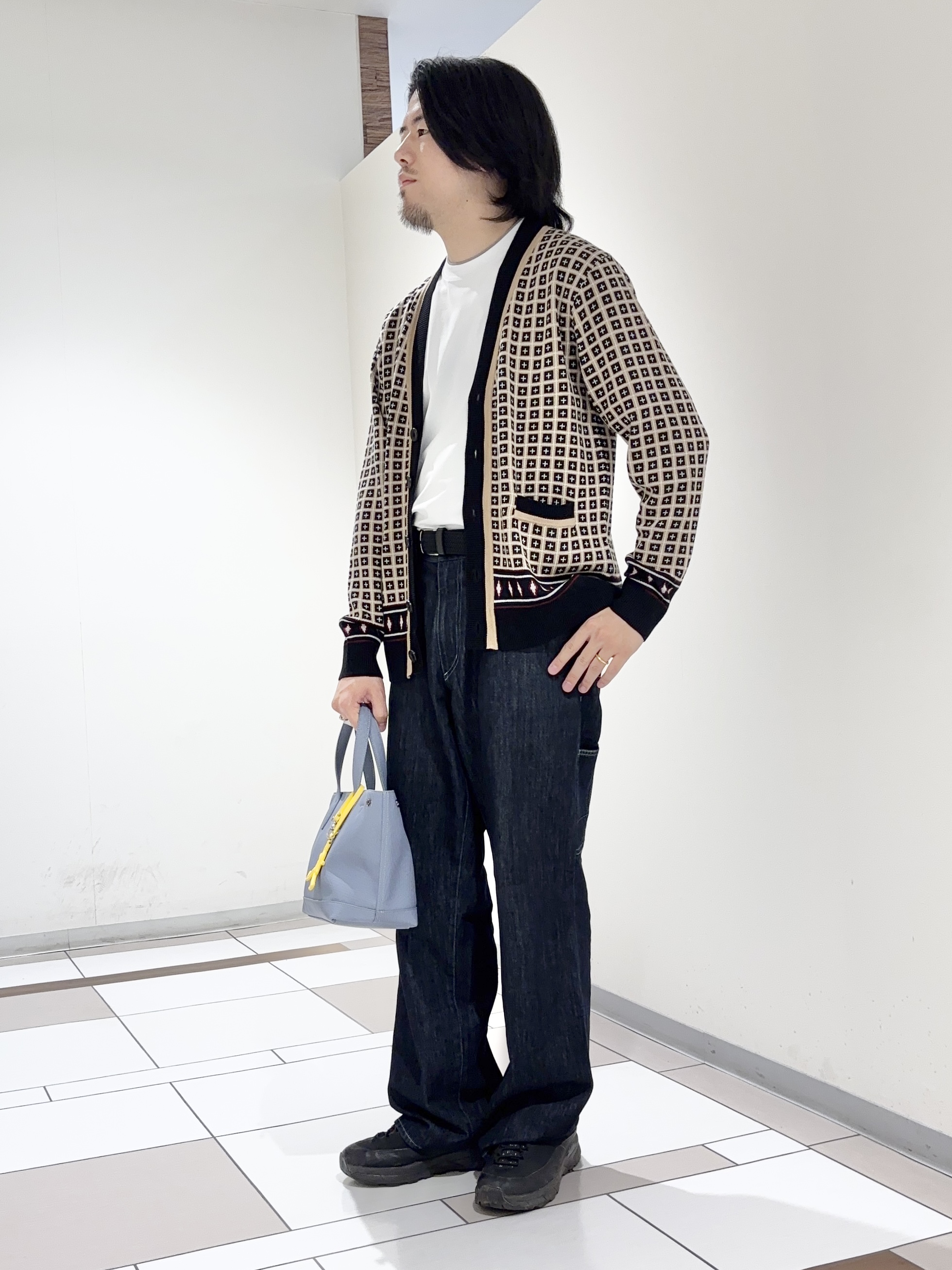 及川さんの「TAKEO KIKUCHI｜【BOWLER HAT LABEL】ジオメトリック柄カーディガン」を使ったコーディネート