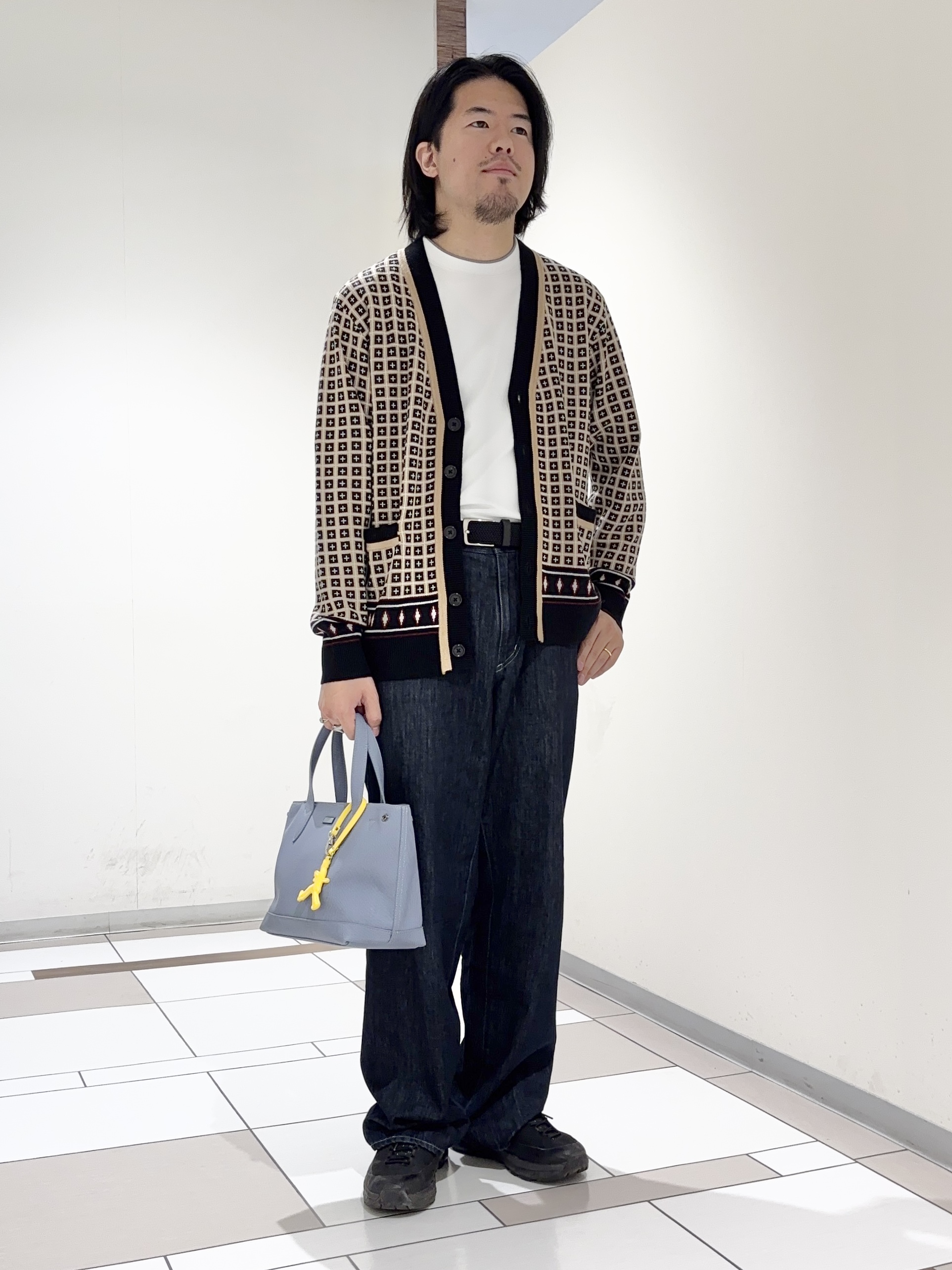 及川さんの「TAKEO KIKUCHI｜【BOWLER HAT LABEL】ジオメトリック柄カーディガン」を使ったコーディネート